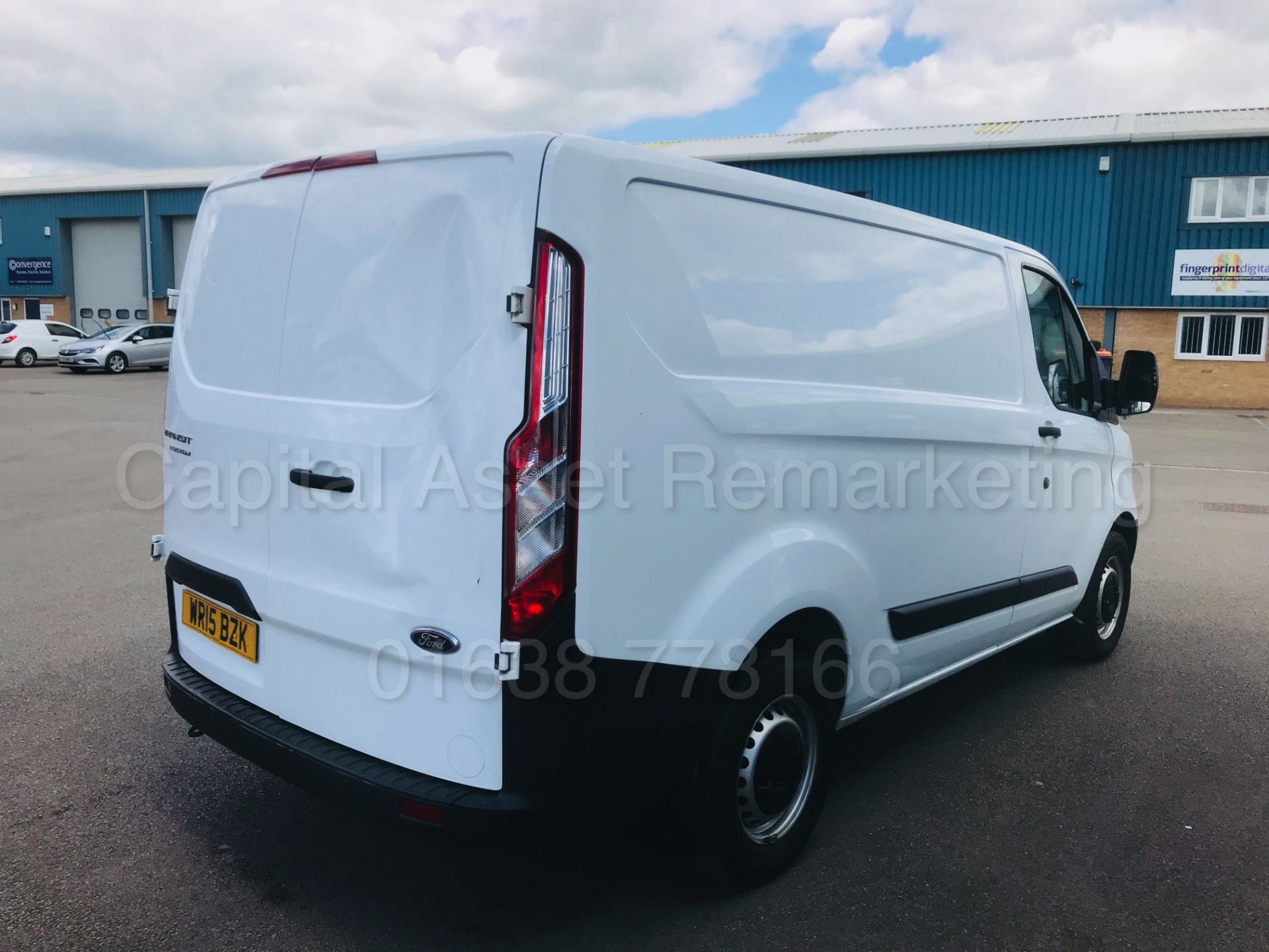 FORD TRANSIT CUSTOM 290 'ECO-TECH' **PANEL VAN** (2015) '2.2 TDCI - 100 BHP - 6 SPEED' - Bild 9 aus 31