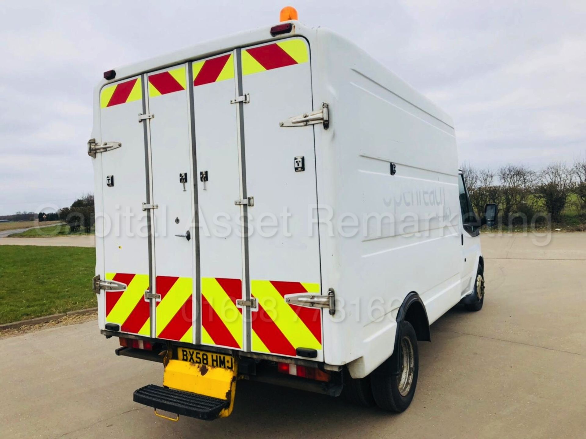 FORD TRANSIT 100 350 'BOX / LUTON VAN' (2009 MODEL) '2.4 TDCI - 100 BHP' (1 COMPANY OWNER) - Image 4 of 24