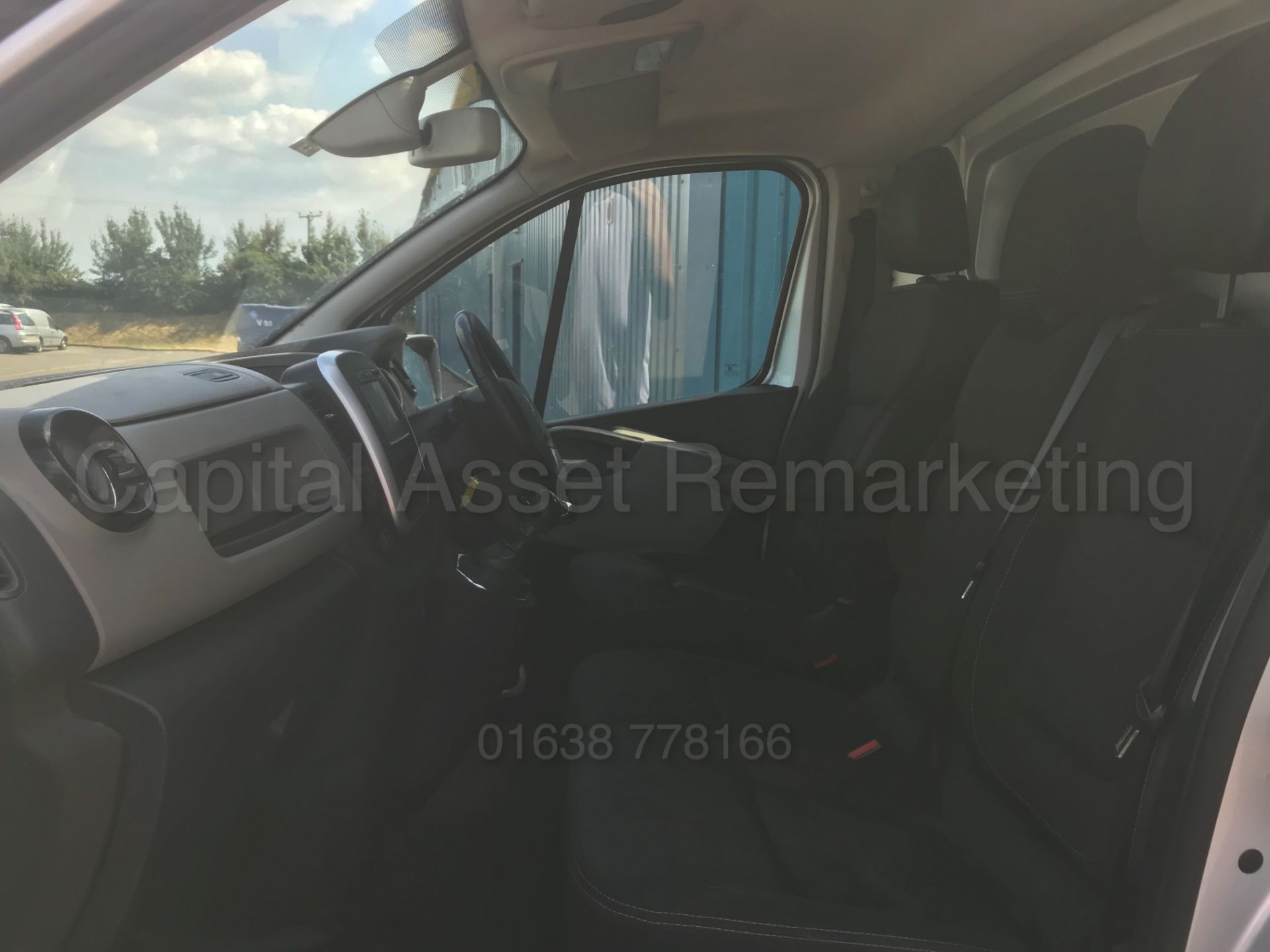 (On Sale) RENAULT TRAFIC *SPORT EDITION* (2015) '1.6 DCI -120 BHP - 6 SPEED' *SAT NAV - STOP/START* - Image 21 of 38