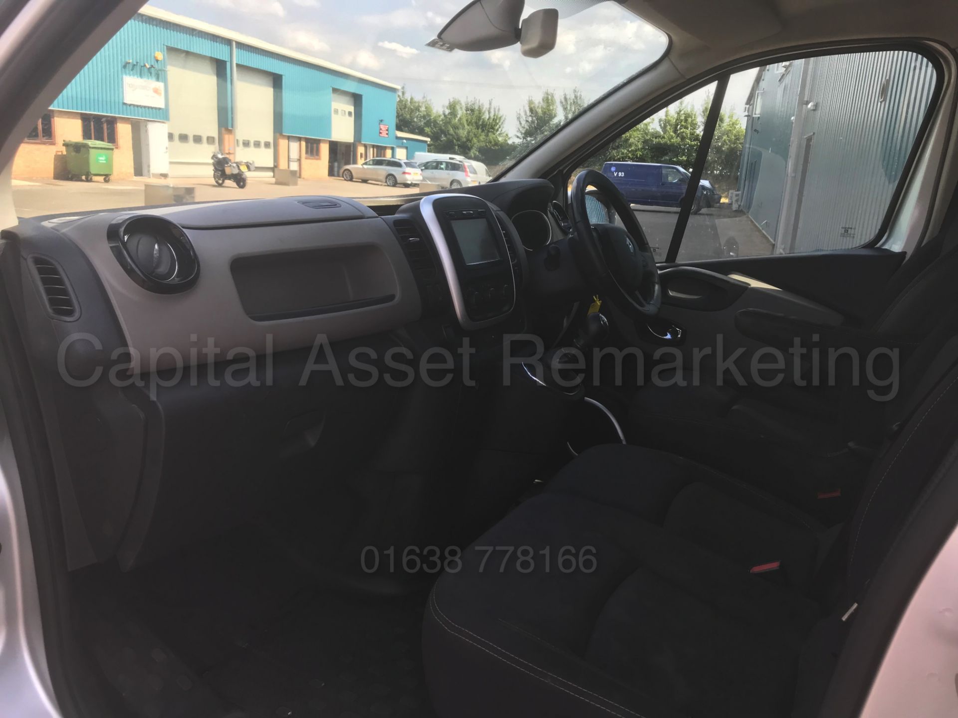 (On Sale) RENAULT TRAFIC *SPORT EDITION* (2015) '1.6 DCI -120 BHP - 6 SPEED' *SAT NAV - STOP/START* - Image 18 of 38