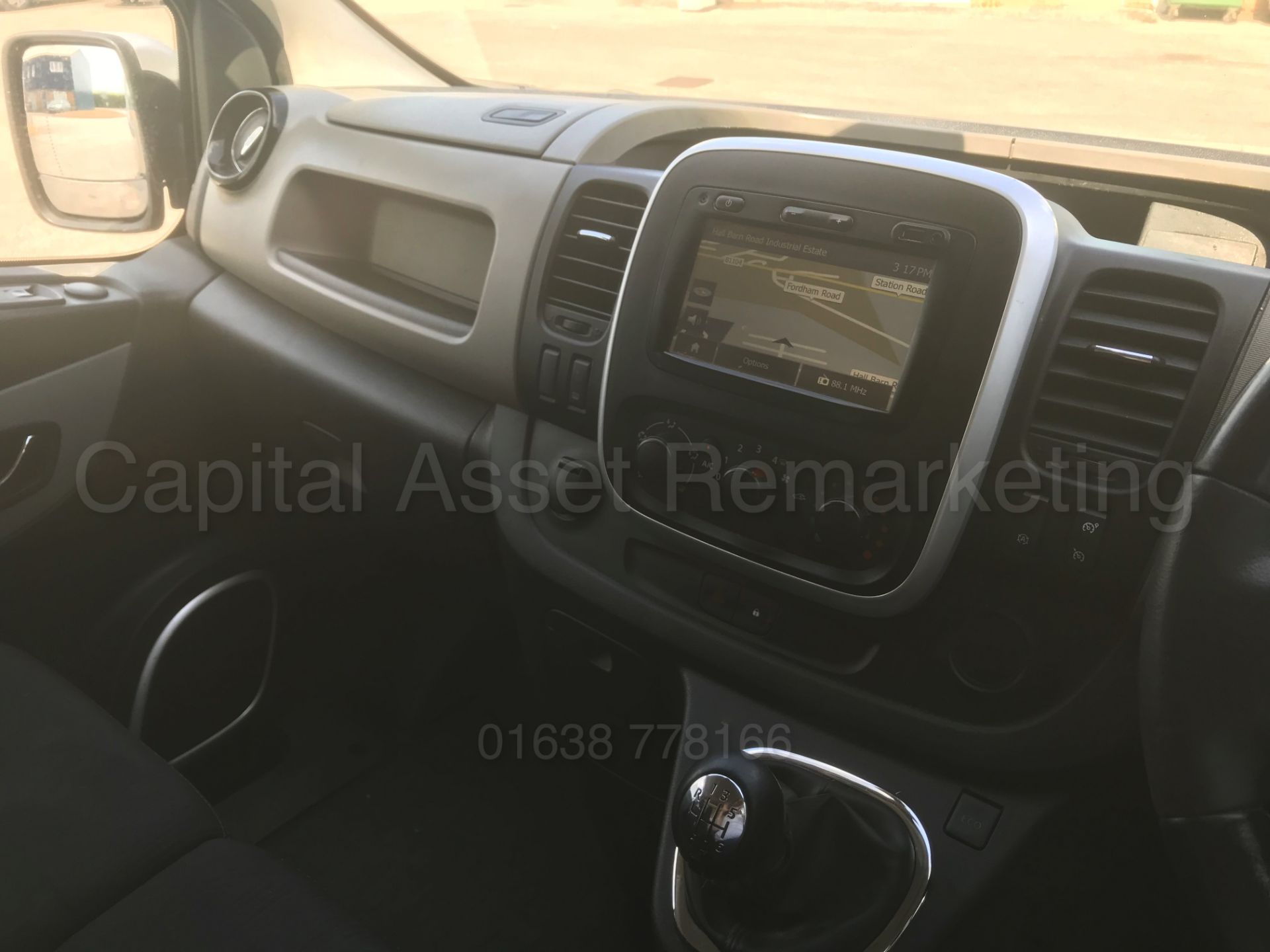 (On Sale) RENAULT TRAFIC *SPORT EDITION* (2015) '1.6 DCI -120 BHP - 6 SPEED' *SAT NAV - STOP/START* - Image 32 of 38