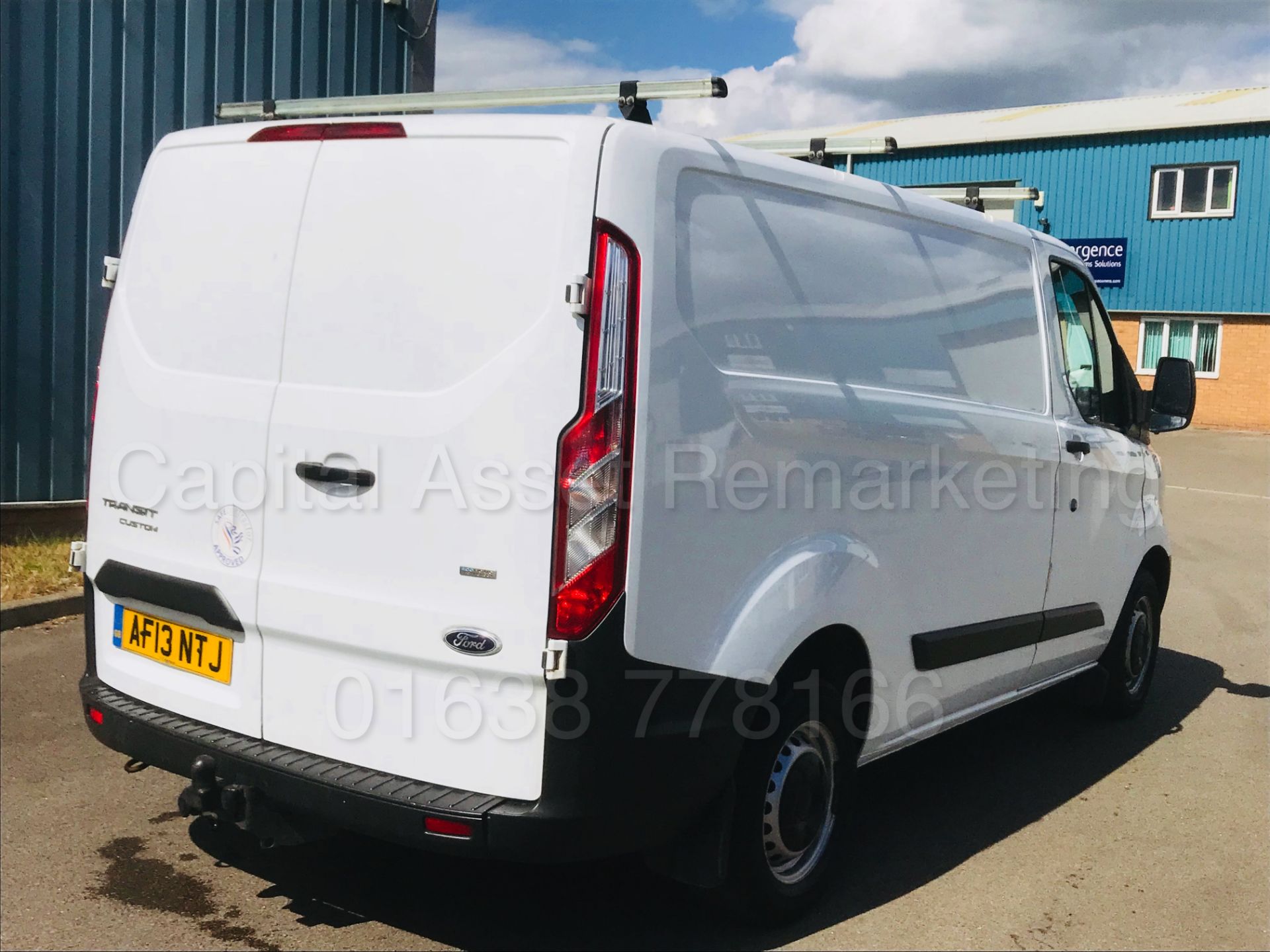 FORD TRANSIT CUSTOM 290 'ECO-TECH' **PANEL VAN** (2013 - 13 REG) '2.2 TDCI - 125 BHP - 6 SPEED' - Image 6 of 33