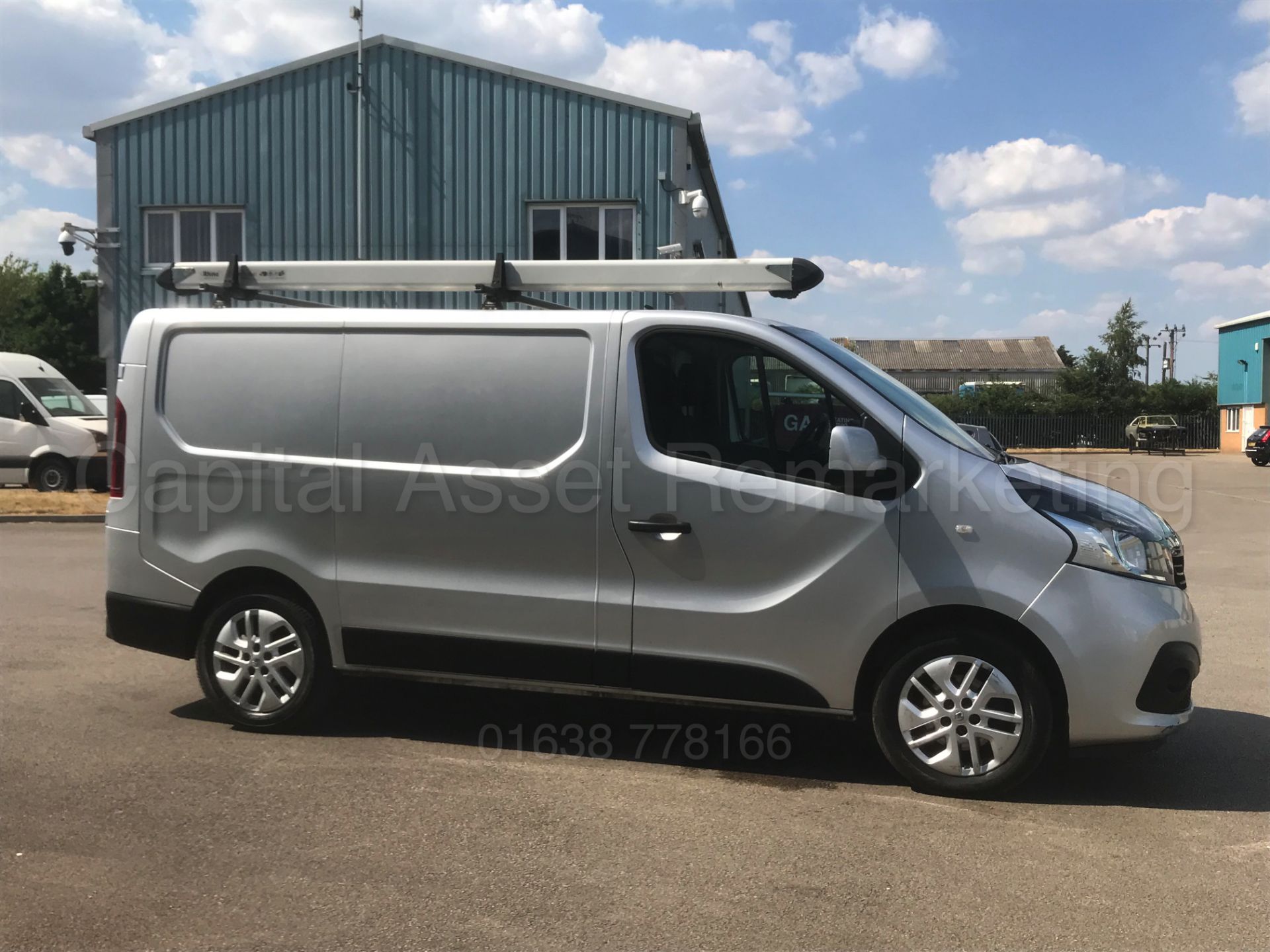 (On Sale) RENAULT TRAFIC *SPORT EDITION* (2015) '1.6 DCI -120 BHP - 6 SPEED' *SAT NAV - STOP/START* - Image 12 of 38