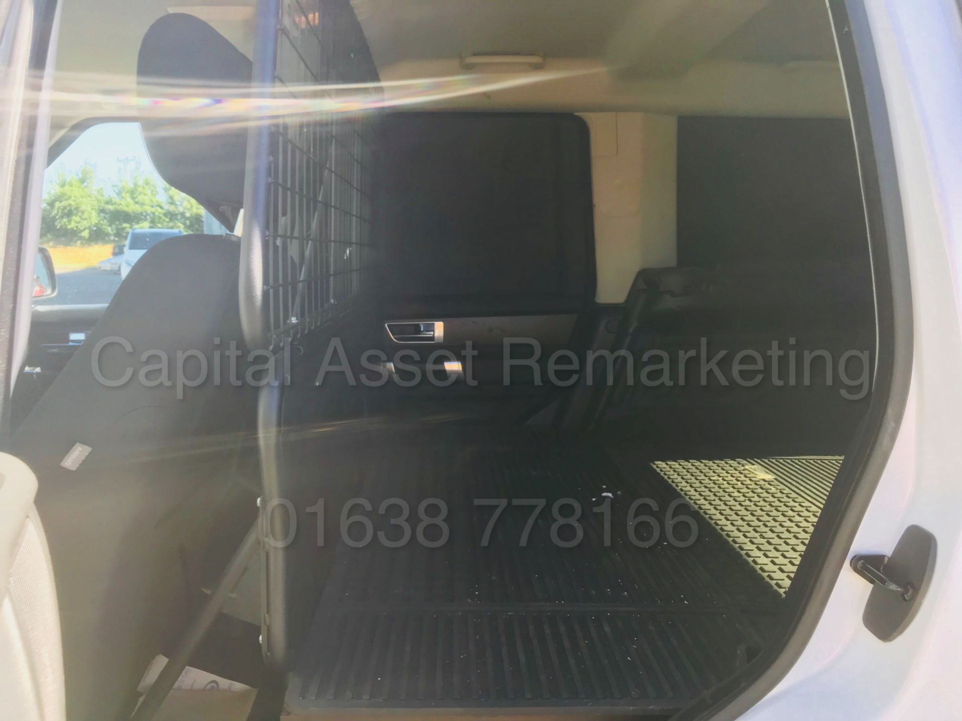 (On Sale) LAND ROVER DISCOVERY 4 **COMMERCIAL VAN**(2013 - 13 REG) '3.0 TDV6 - 210 BHP - AUTO' - Image 20 of 38