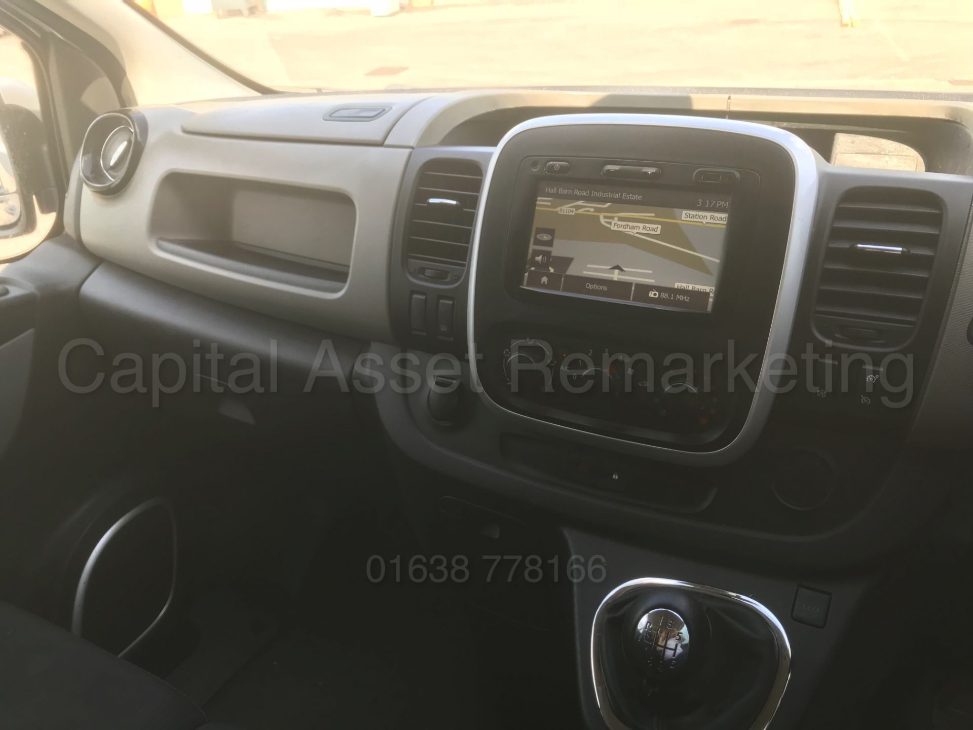 (On Sale) RENAULT TRAFIC *SPORT EDITION* (2015) '1.6 DCI -120 BHP - 6 SPEED' *SAT NAV - STOP/START* - Image 33 of 38