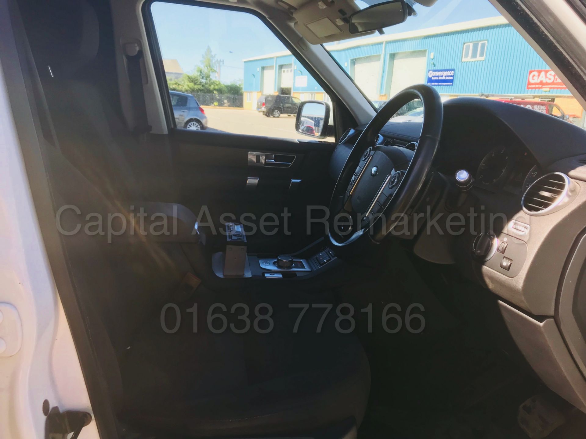 (On Sale) LAND ROVER DISCOVERY 4 **COMMERCIAL VAN**(2013 - 13 REG) '3.0 TDV6 - 210 BHP - AUTO' - Image 25 of 38