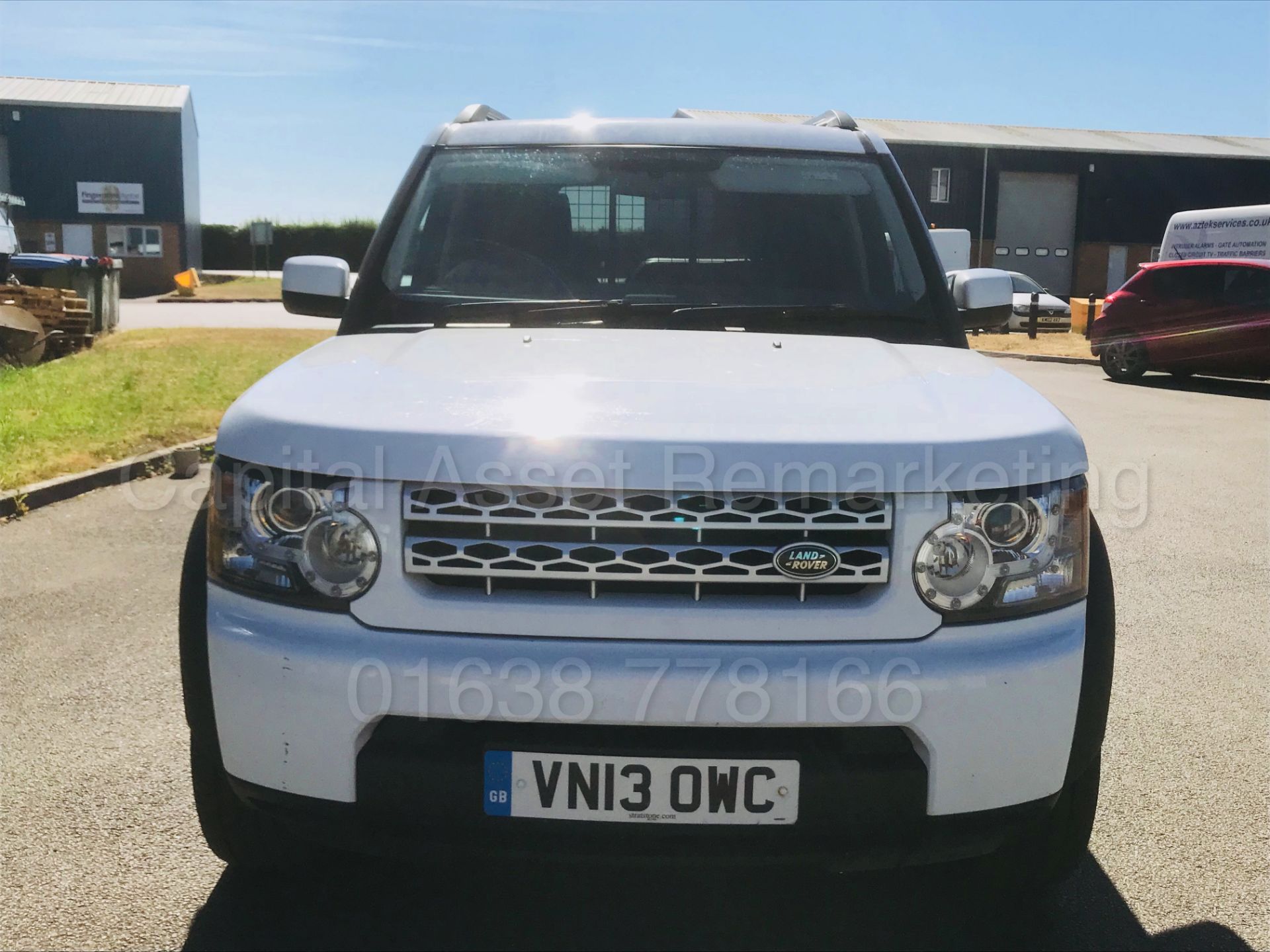 (On Sale) LAND ROVER DISCOVERY 4 **COMMERCIAL VAN**(2013 - 13 REG) '3.0 TDV6 - 210 BHP - AUTO' - Image 4 of 38