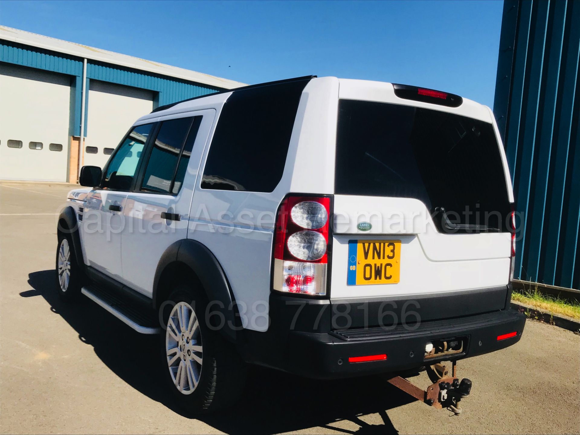 (On Sale) LAND ROVER DISCOVERY 4 **COMMERCIAL VAN**(2013 - 13 REG) '3.0 TDV6 - 210 BHP - AUTO' - Image 10 of 38