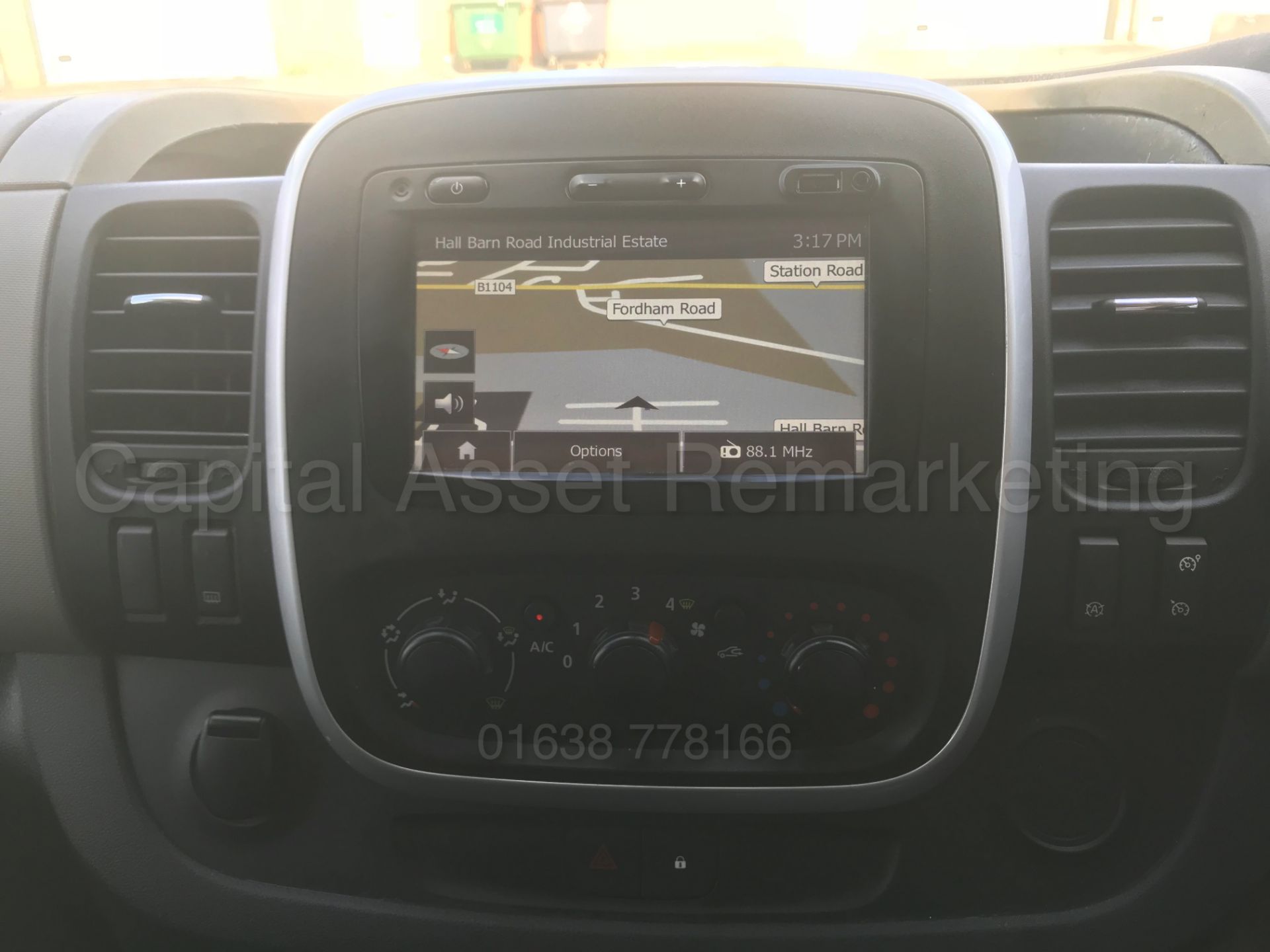 (On Sale) RENAULT TRAFIC *SPORT EDITION* (2015) '1.6 DCI -120 BHP - 6 SPEED' *SAT NAV - STOP/START* - Image 35 of 38