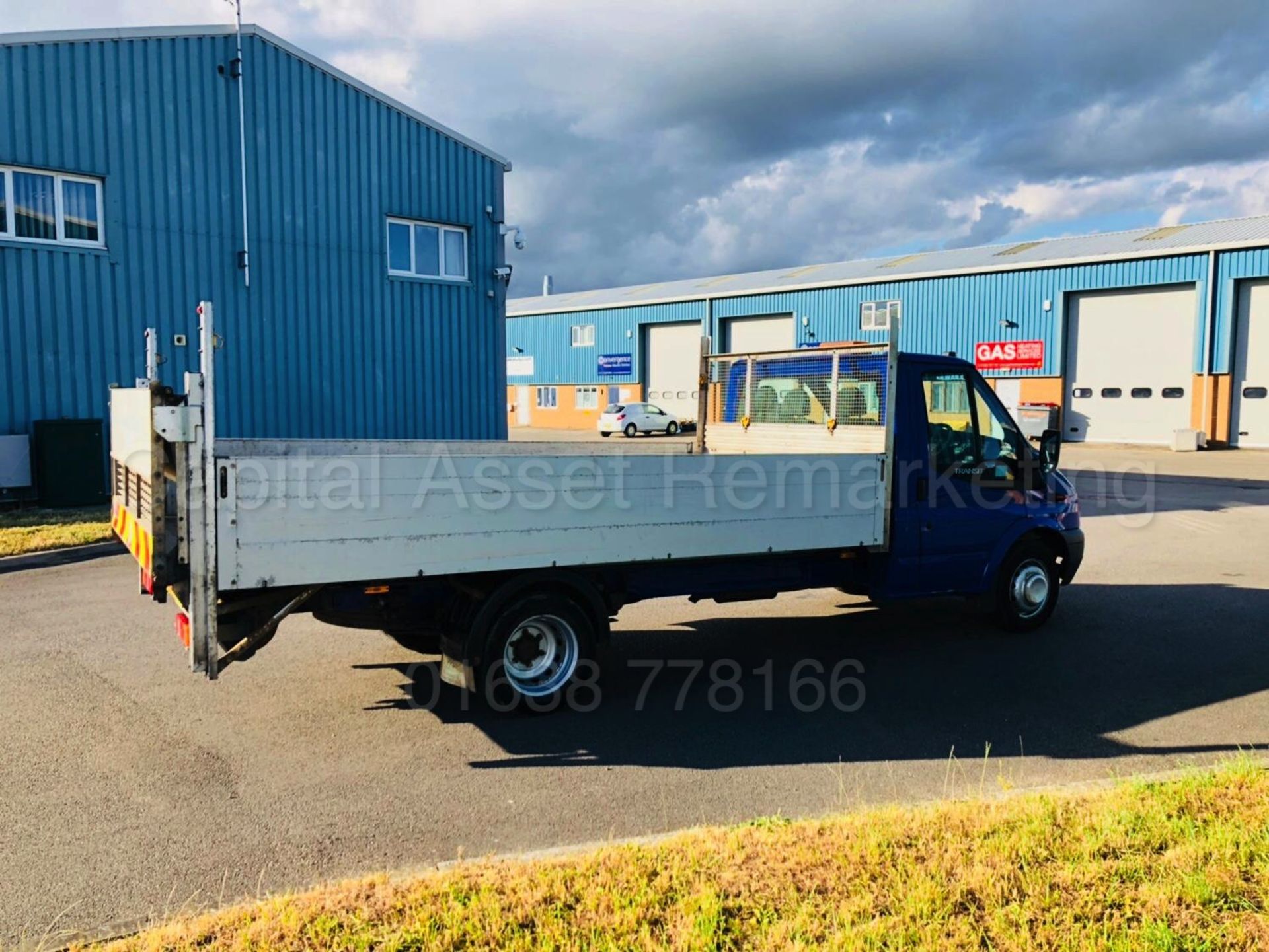 FORD TRANSIT 125 T350 'LWB - DROPSIDE' (2014) '2.2 TDCI - 125 BHP - 6 SPEED' **TAIL-LIFT** - Image 24 of 38