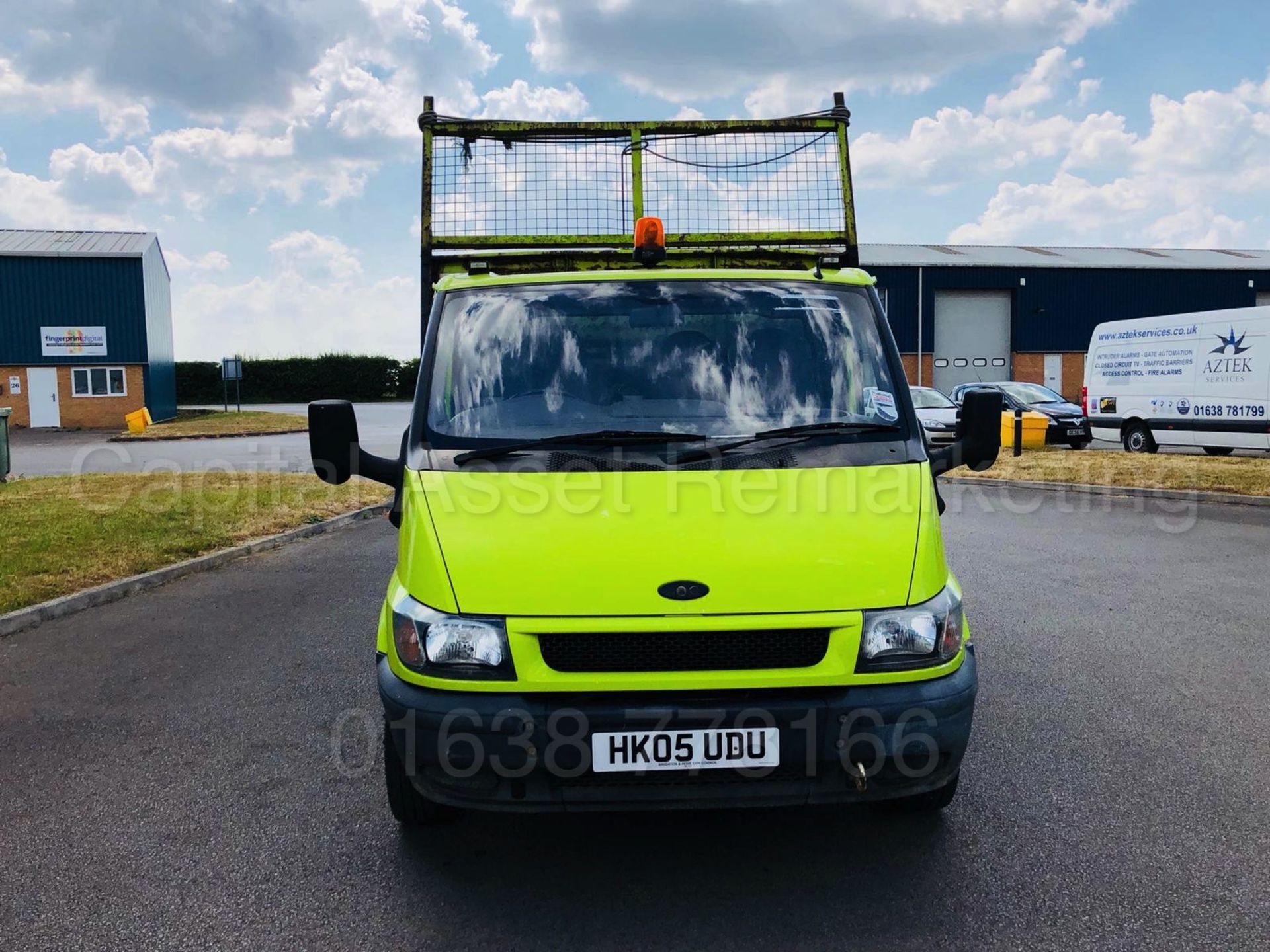 FORD TRANSIT 90 T350 'SINGLE CAB - TIPPER' (2005) '2.4 TDCI - 90 BHP - 5 SPEED' **LOW MILES** - Image 13 of 20