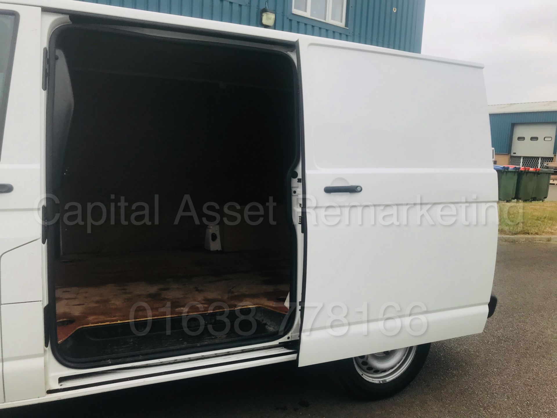 (ON SALE) VOLKSWAGEN TRANSPORTER 'SWB -PANEL VAN' (2016 MODEL) '2.0 TDI-102 BHP' **ELECTRIC PACK** - Image 19 of 31