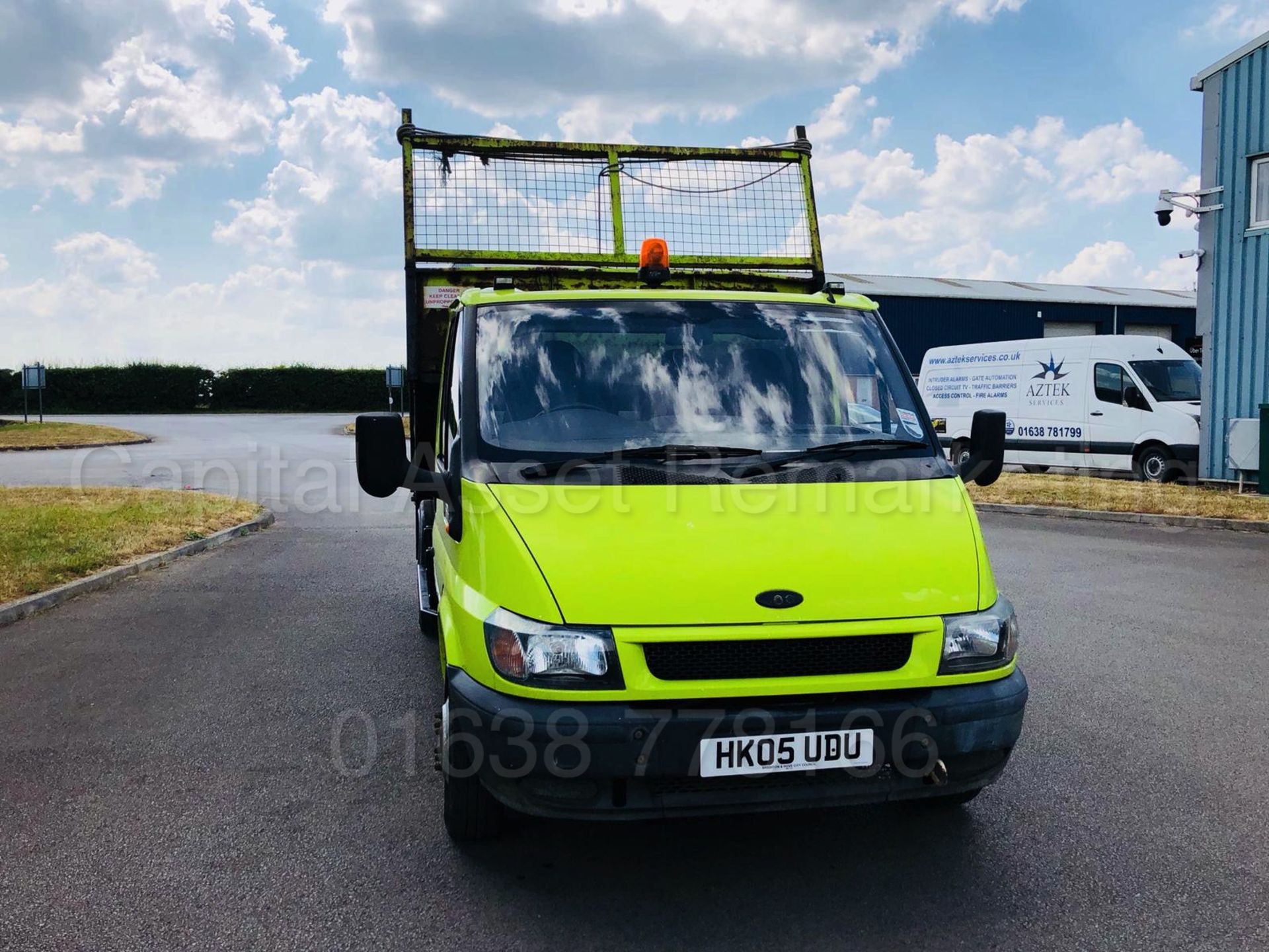 FORD TRANSIT 90 T350 'SINGLE CAB - TIPPER' (2005) '2.4 TDCI - 90 BHP - 5 SPEED' **LOW MILES** - Image 8 of 20