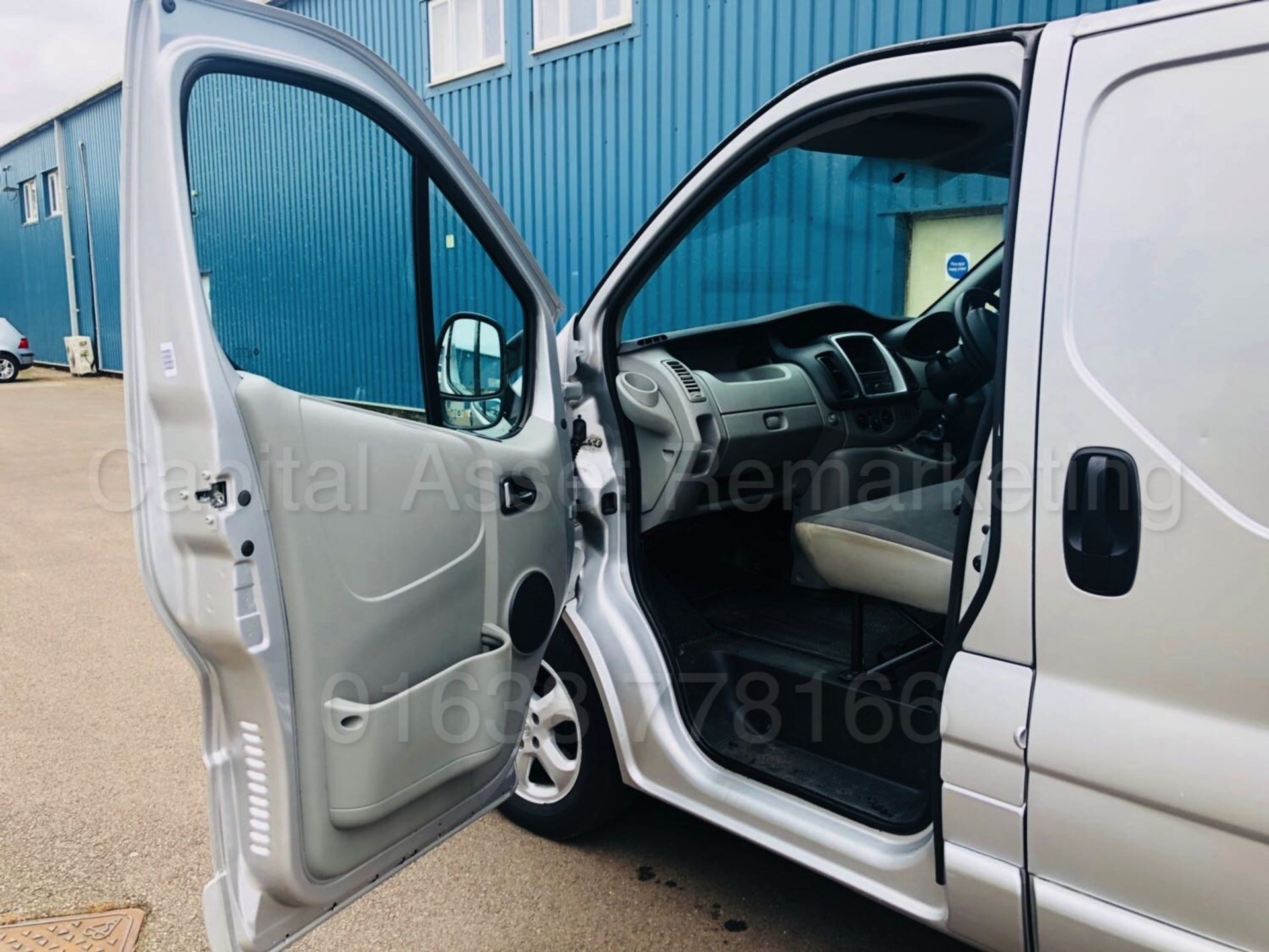 VAUXHALL VIVARO 2900 *SPORTIVE* LWB (2013 MODEL) '2.0 CDTI - 115 BHP - 6 SPEED' **AIR CON** (NO VAT) - Image 17 of 31