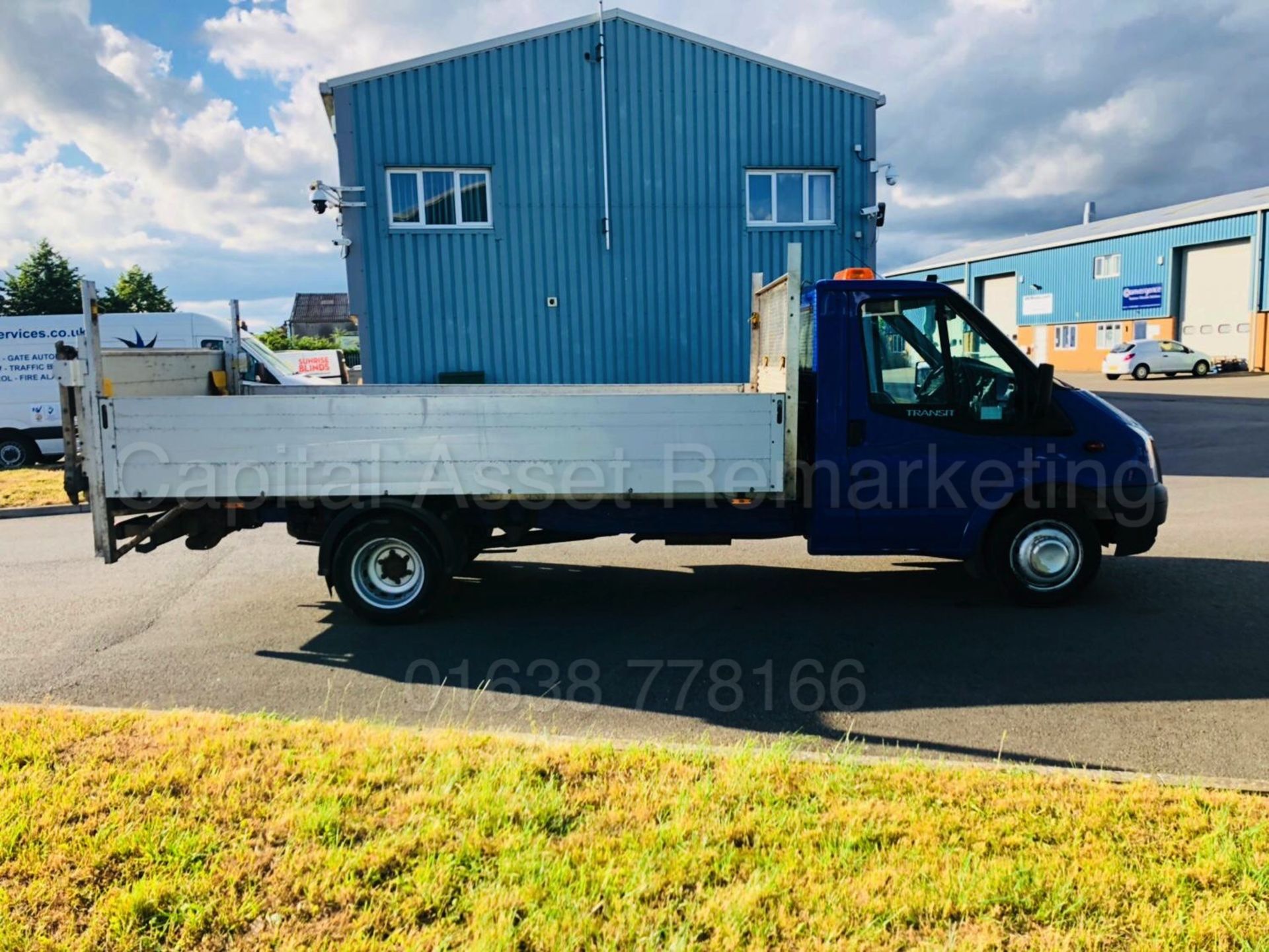 FORD TRANSIT 125 T350 'LWB - DROPSIDE' (2014) '2.2 TDCI - 125 BHP - 6 SPEED' **TAIL-LIFT** - Image 21 of 38