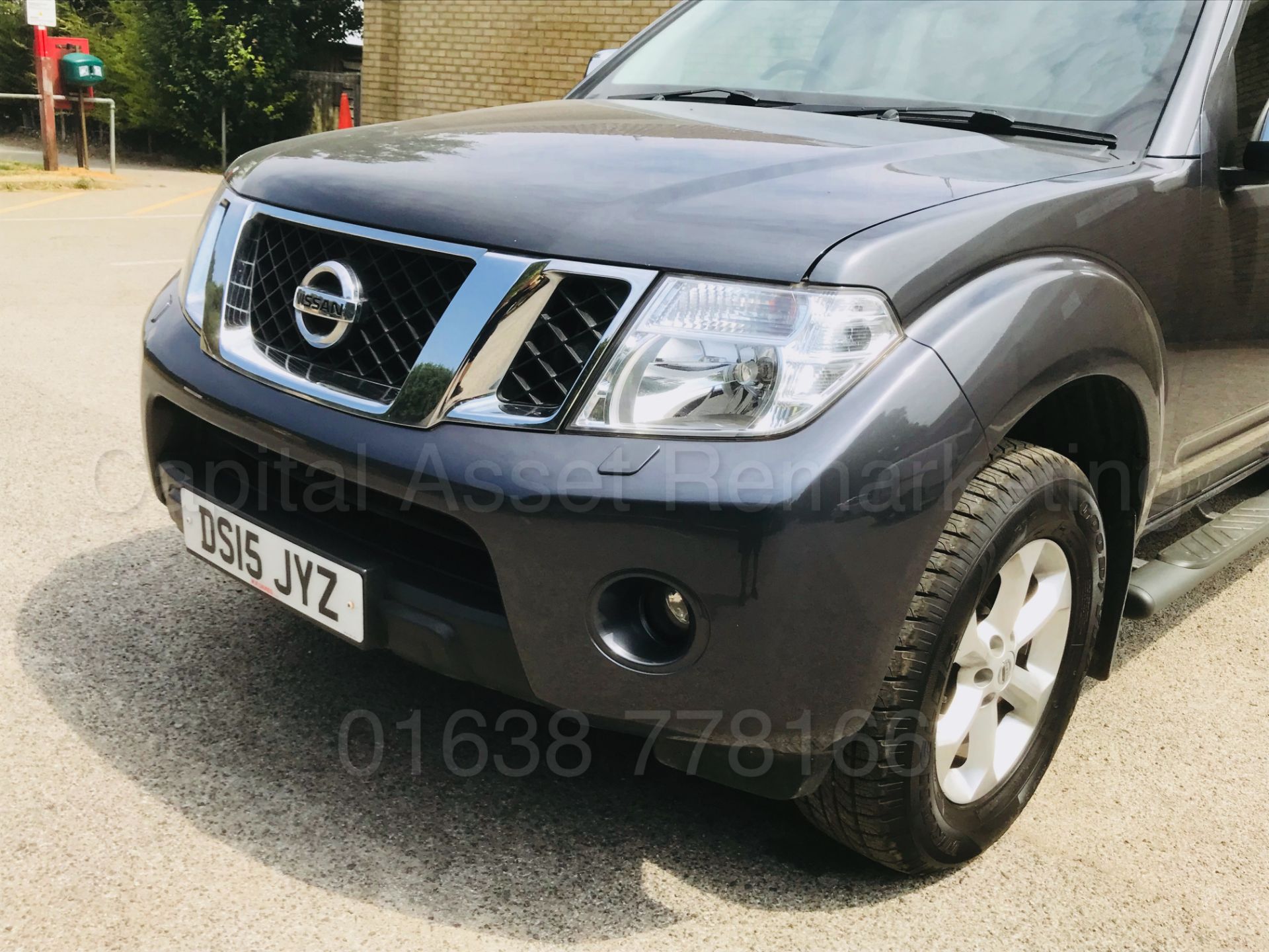 NISSAN NAVARA *TEKNA* D/CAB PICK-UP (2015) '2.5 DCI - 6 SPEED' (1 OWNER - FULL HISTORY) - Image 16 of 49