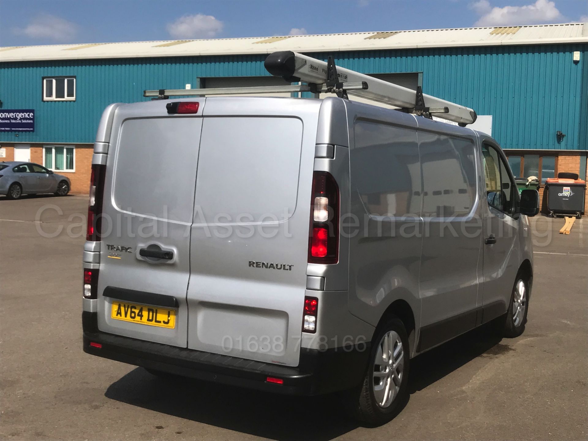 (On Sale) RENAULT TRAFIC *SPORT EDITION* (2015) '1.6 DCI -120 BHP - 6 SPEED' *SAT NAV - STOP/START* - Image 10 of 38