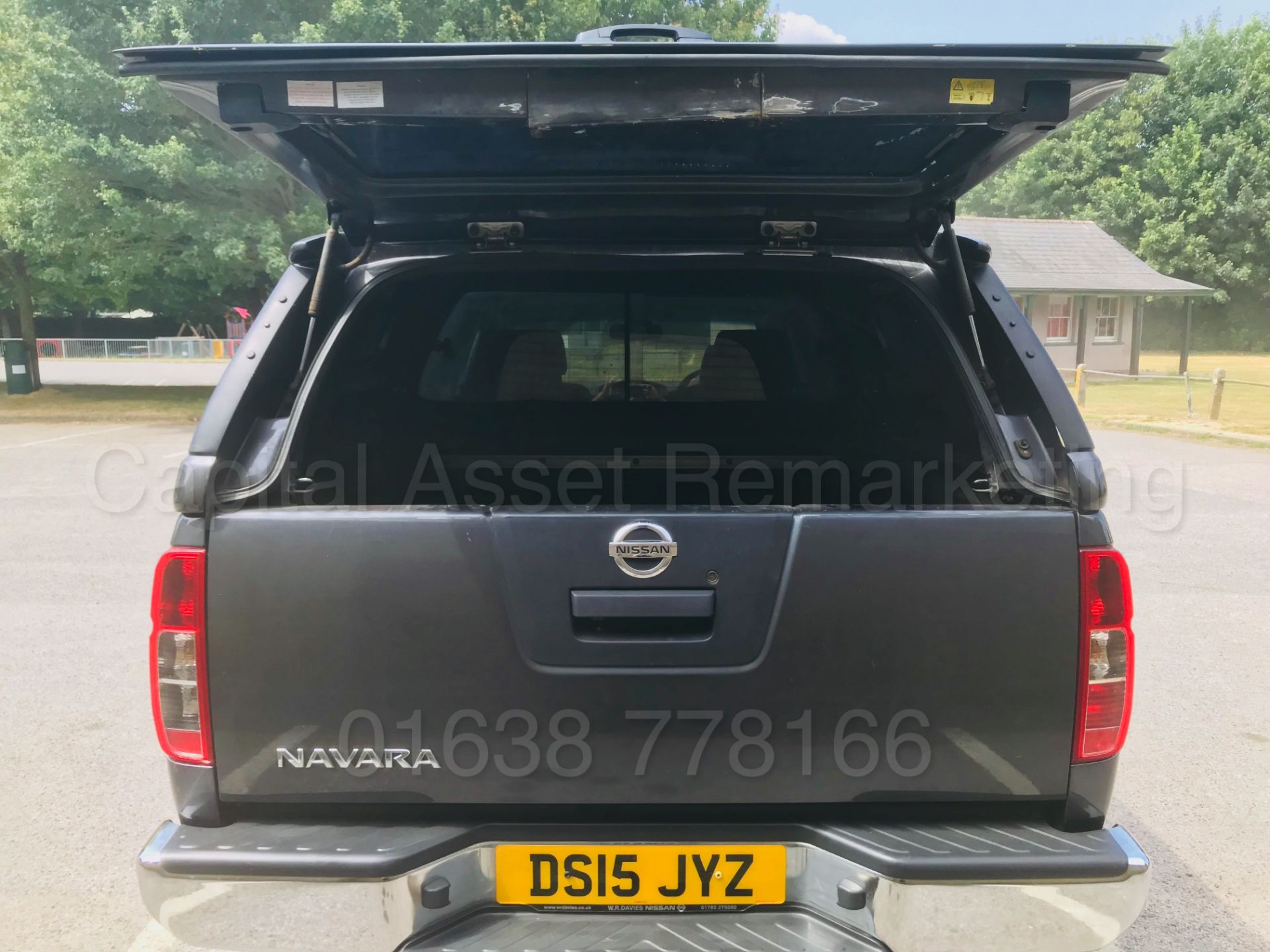 NISSAN NAVARA *TEKNA* D/CAB PICK-UP (2015) '2.5 DCI - 6 SPEED' (1 OWNER - FULL HISTORY) - Image 27 of 49