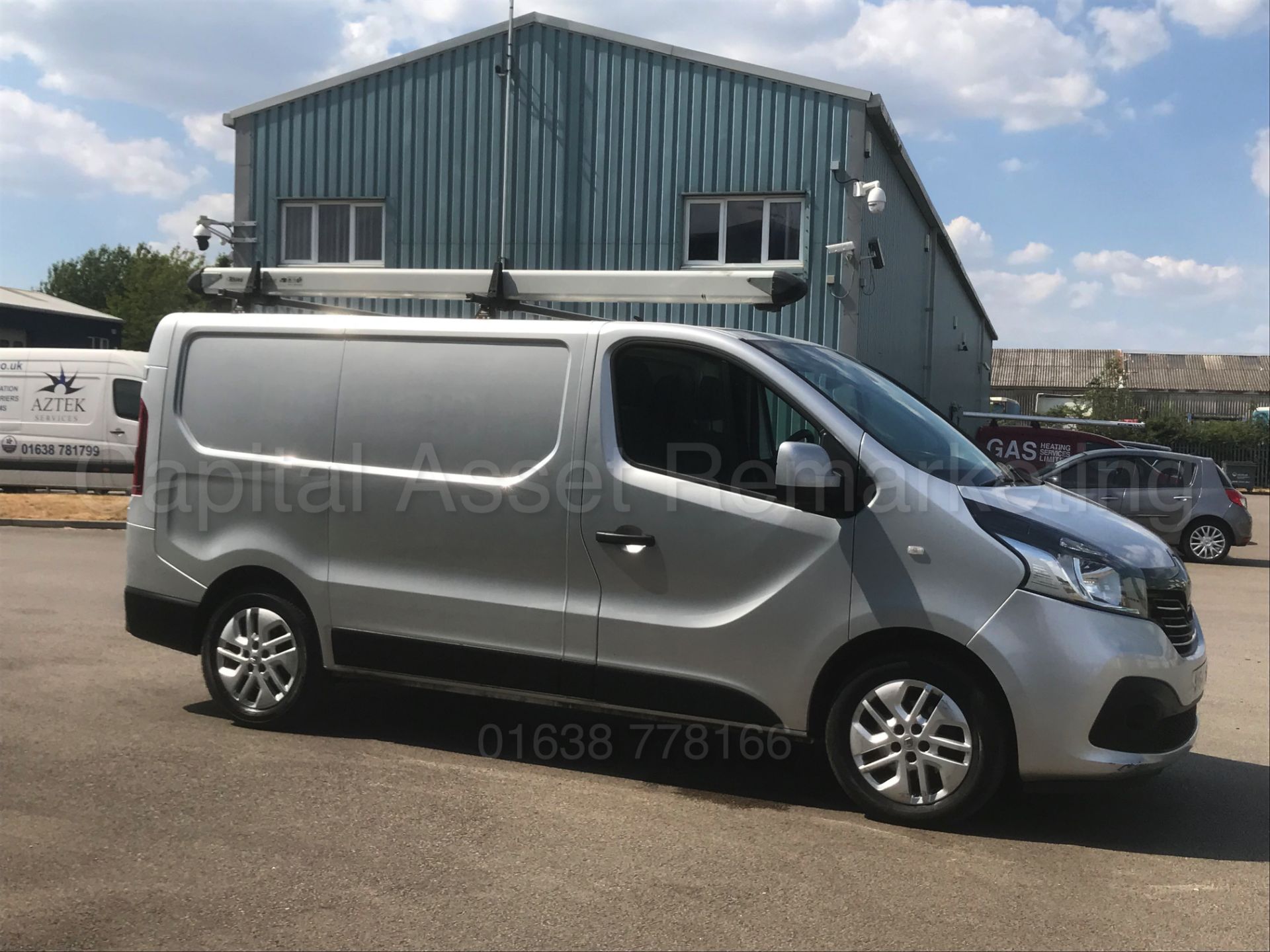 (On Sale) RENAULT TRAFIC *SPORT EDITION* (2015) '1.6 DCI -120 BHP - 6 SPEED' *SAT NAV - STOP/START* - Image 13 of 38