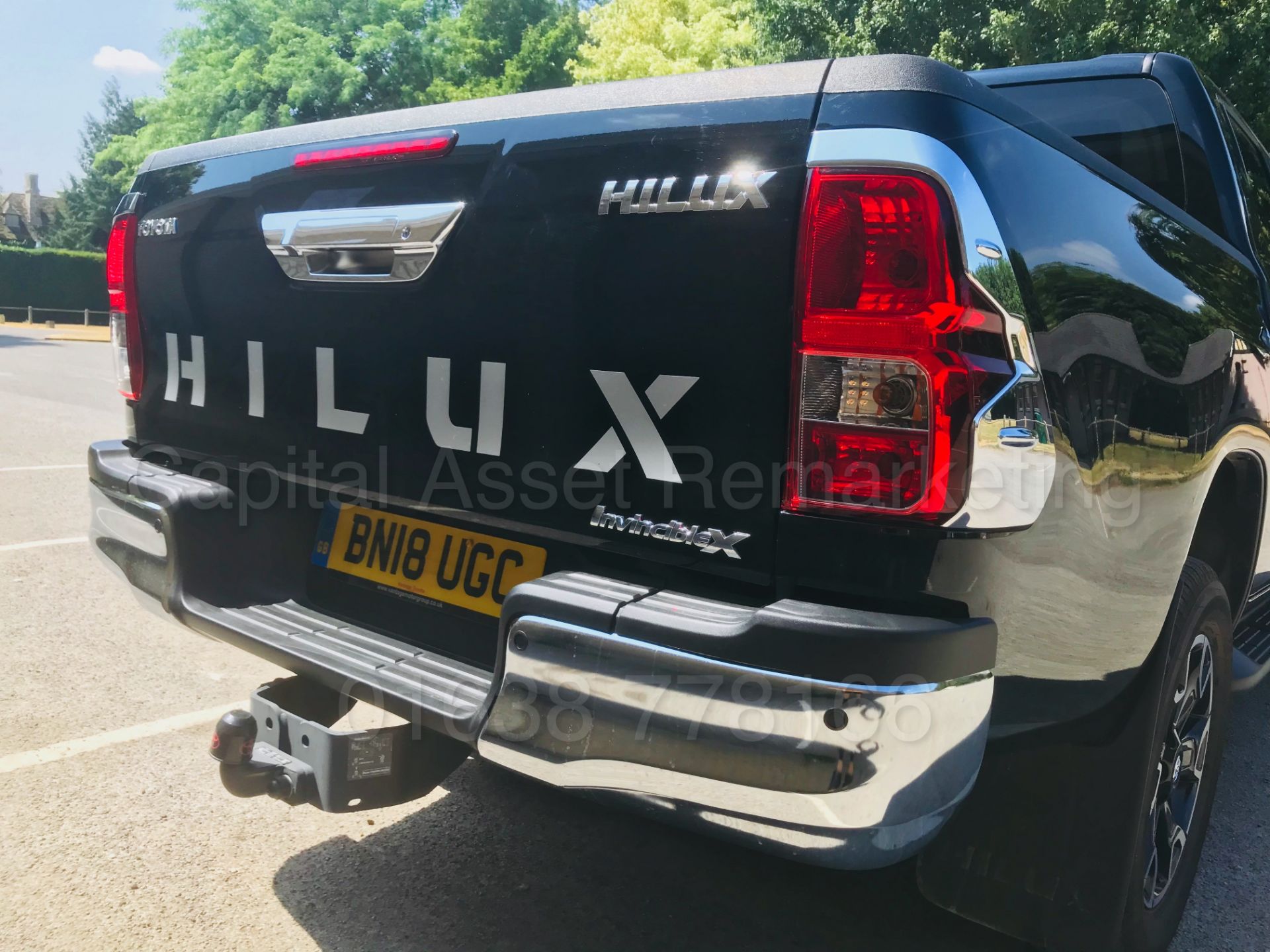 TOYOTA HILUX 'INVINCIBLE X' (2018) D/CAB PICK-UP 'D-4D - AUTO - LEATHER - SAT NAV' *STOP/START* - Image 18 of 59