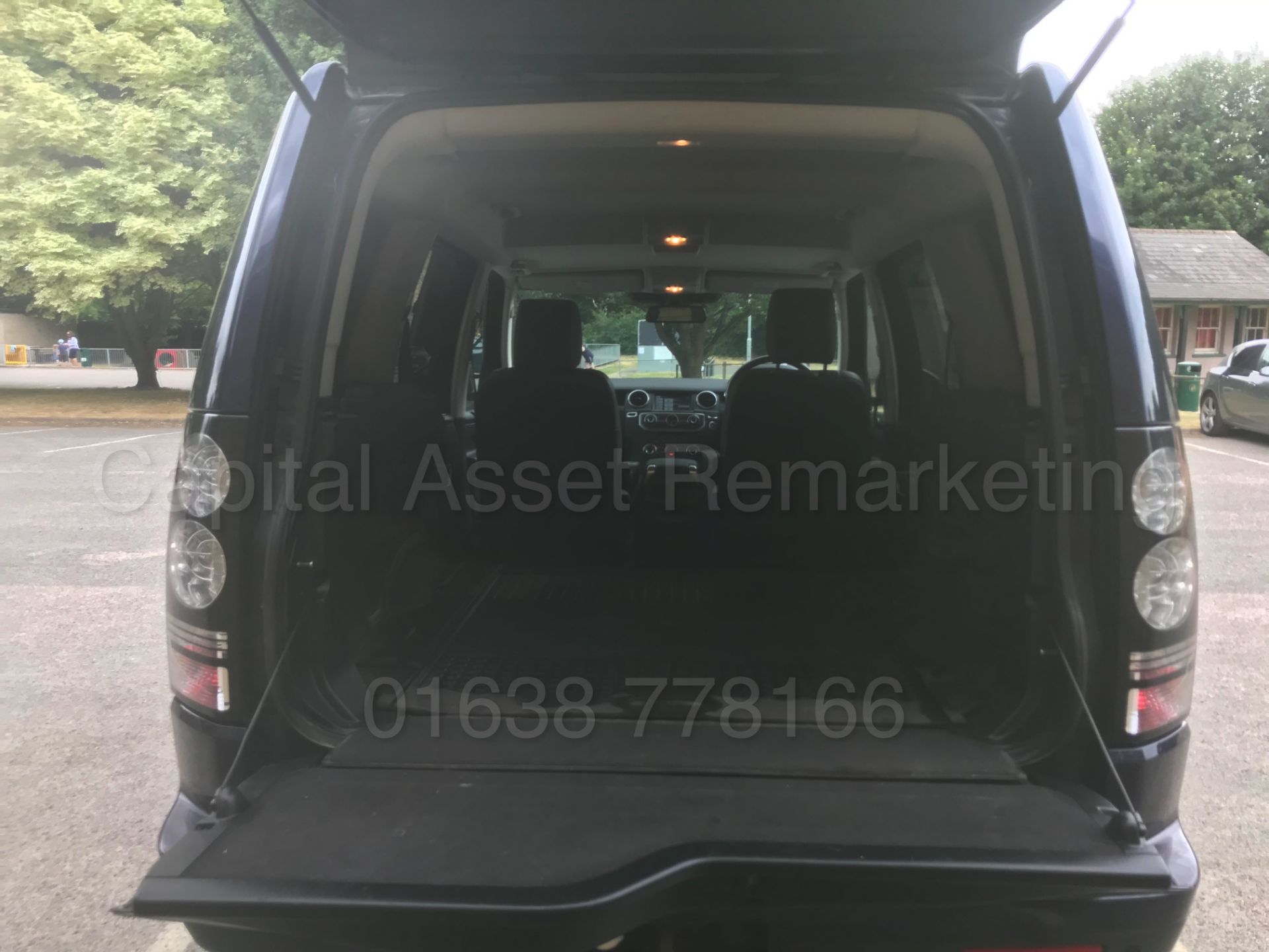 (On Sale) LAND ROVER DISCOVERY *XS EDITION* (2014) '3.0 SDV6 - 225 BHP- 8 SPEED AUTO' *MASSIVE SPEC* - Image 25 of 48