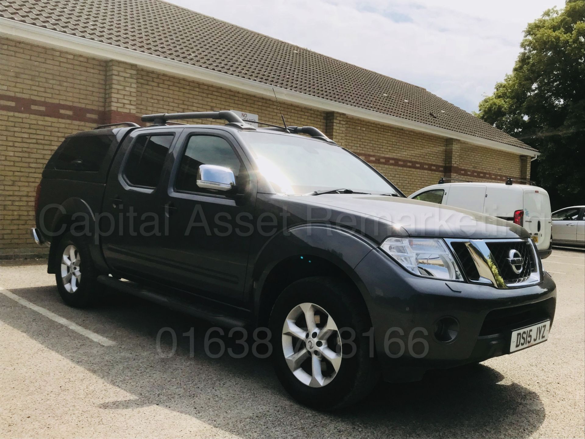 NISSAN NAVARA *TEKNA* D/CAB PICK-UP (2015) '2.5 DCI - 6 SPEED' (1 OWNER - FULL HISTORY) - Image 13 of 49