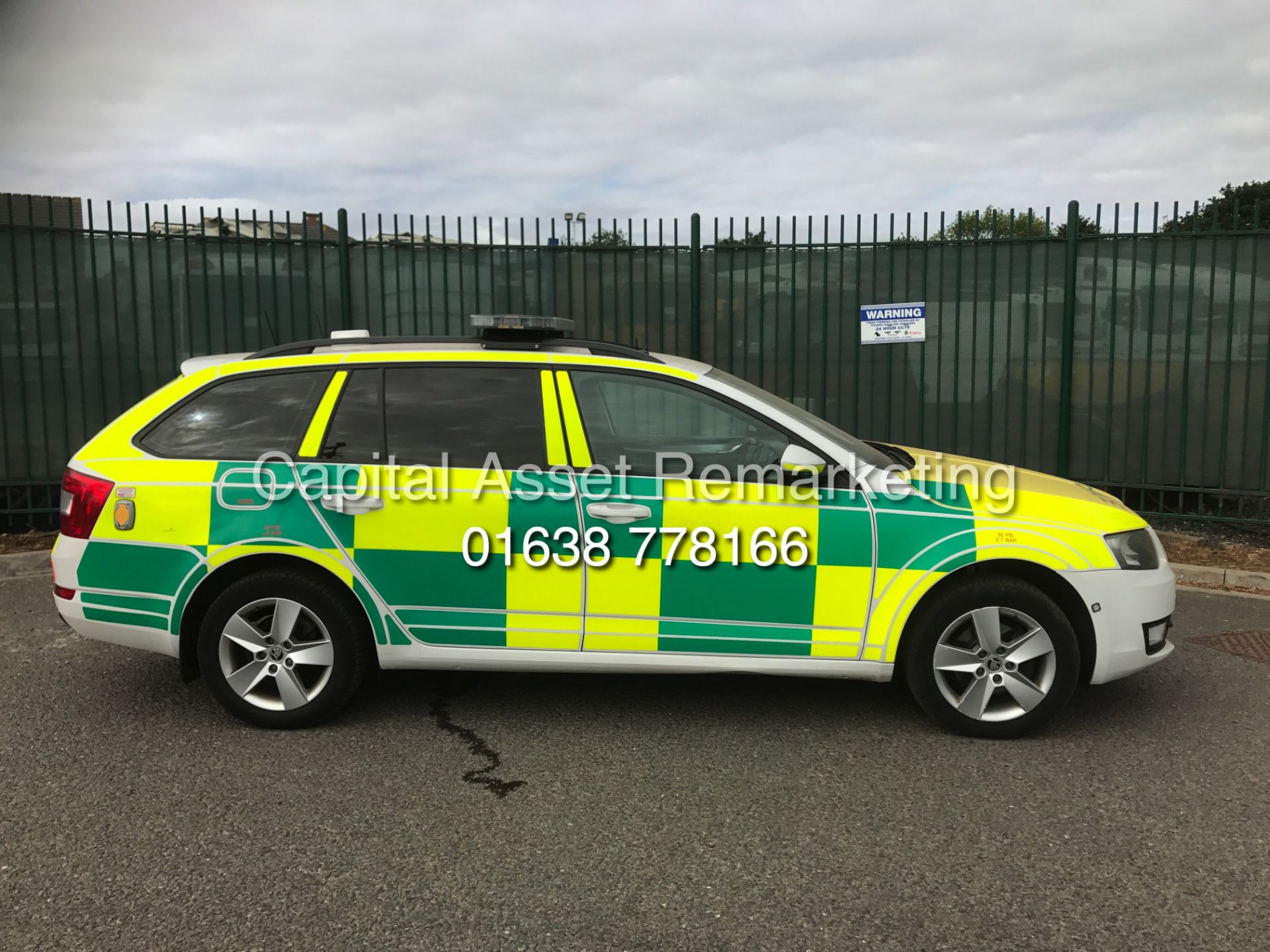 SKODA OCTAVIA 2.0TDI "SE" (150BHP) ESTATE (AMBULANCE / PARAMEDIC SPEC) 1 OWNER (2014 MODEL) RARE !!! - Image 9 of 22