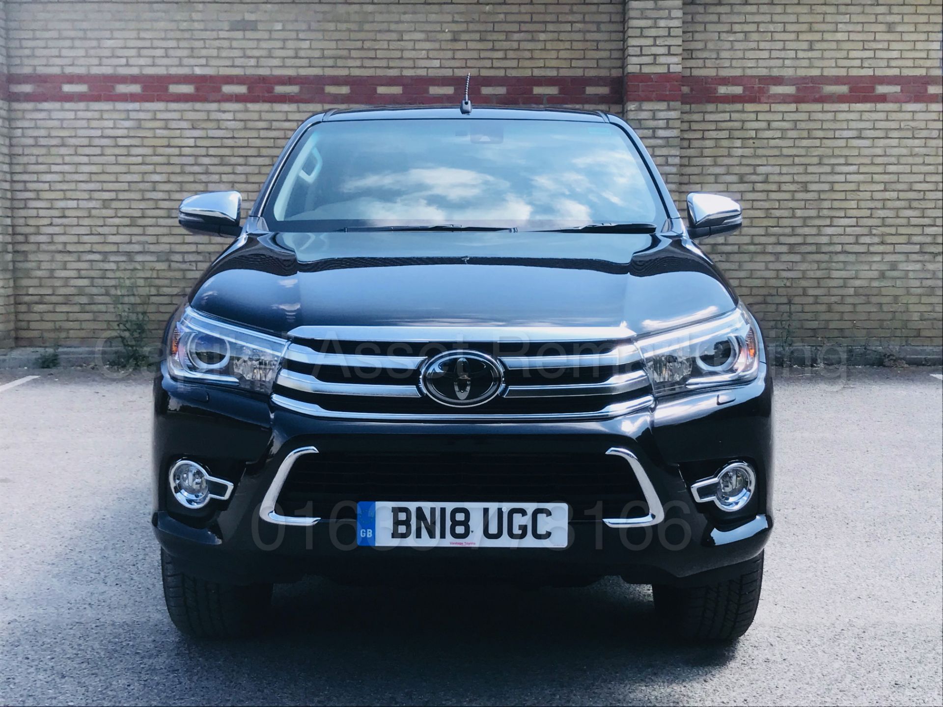 TOYOTA HILUX 'INVINCIBLE X' (2018) D/CAB PICK-UP 'D-4D - AUTO - LEATHER - SAT NAV' *STOP/START* - Image 4 of 59