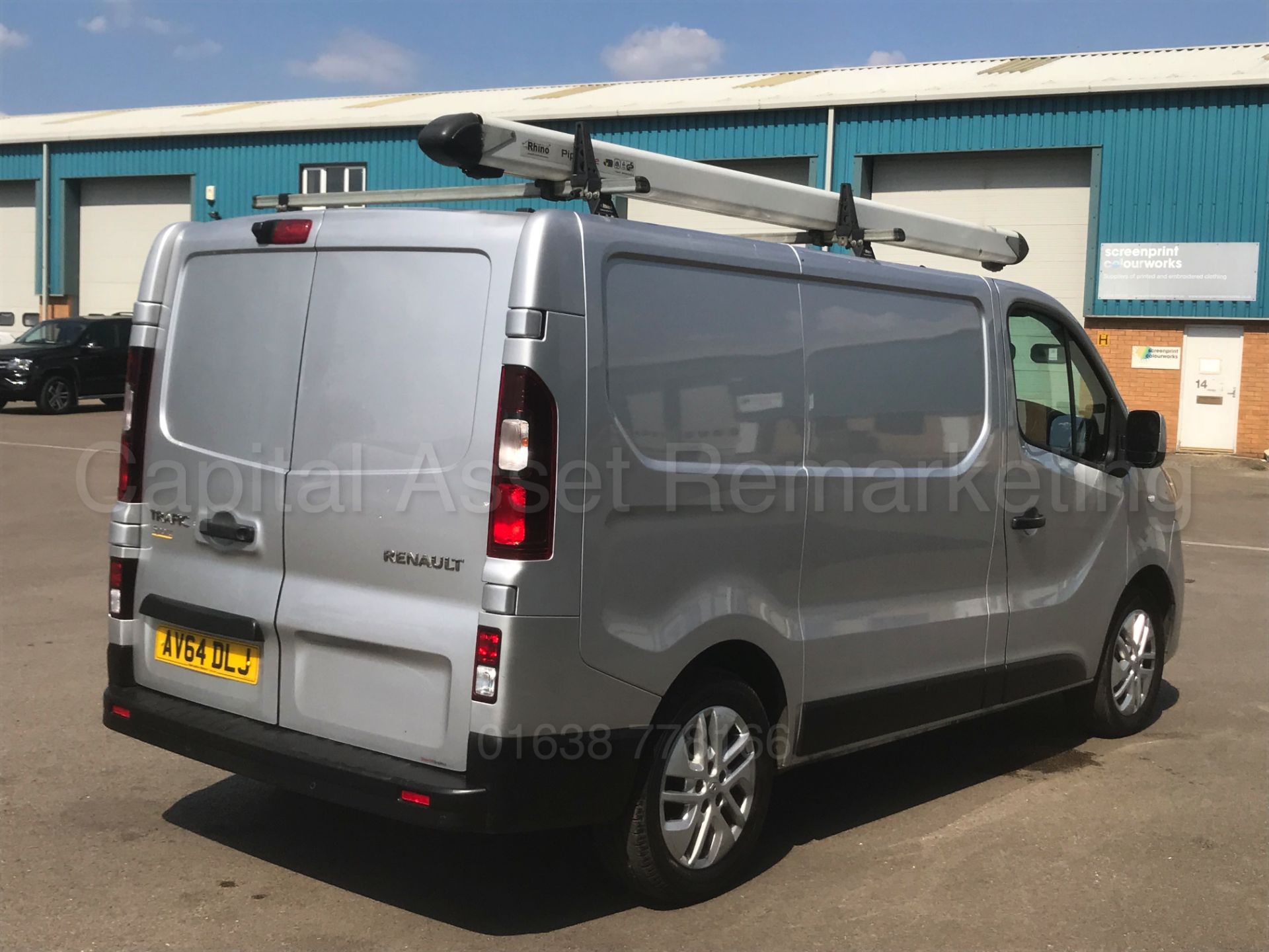 (On Sale) RENAULT TRAFIC *SPORT EDITION* (2015) '1.6 DCI -120 BHP - 6 SPEED' *SAT NAV - STOP/START* - Image 11 of 38