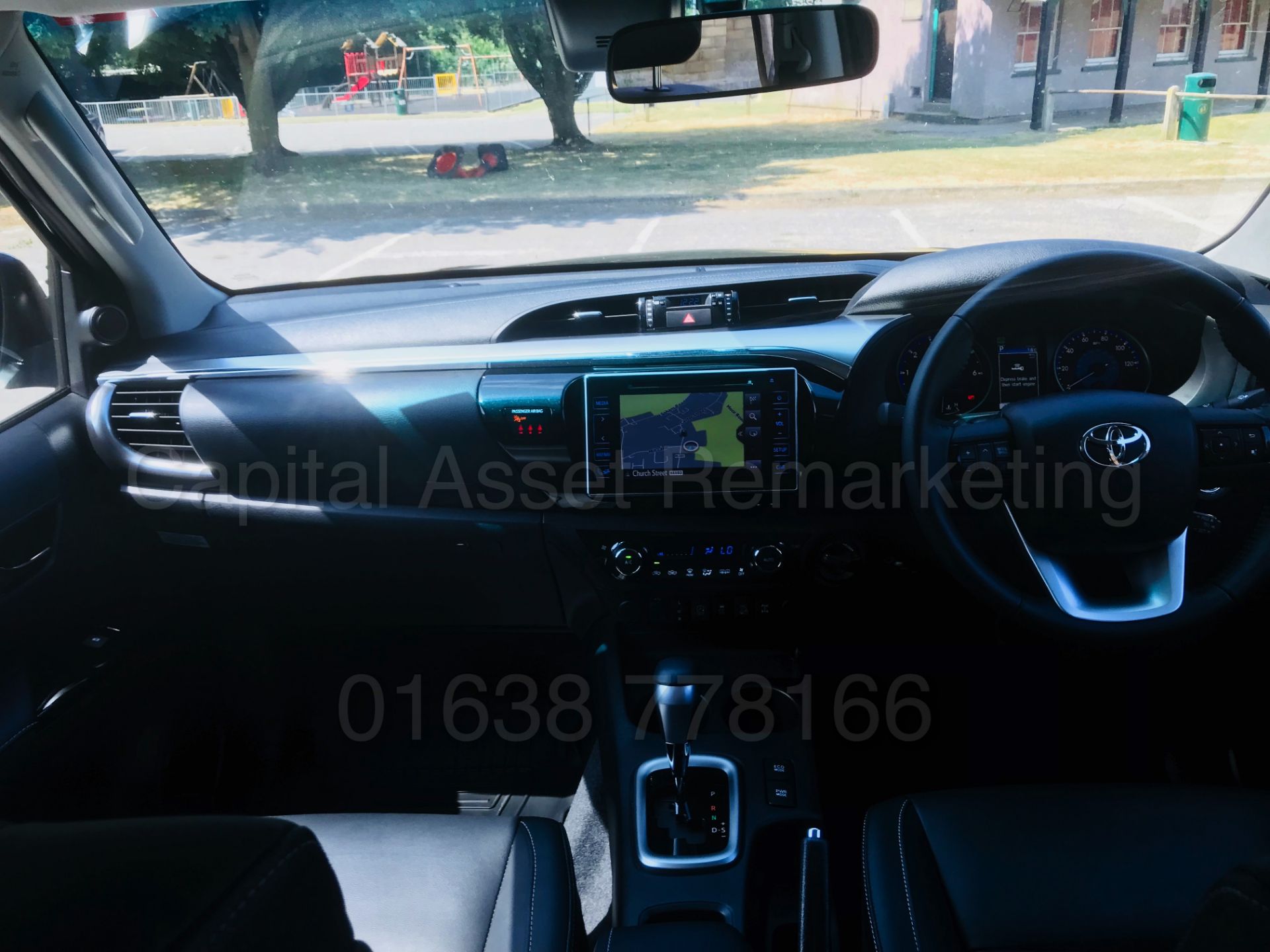 TOYOTA HILUX 'INVINCIBLE X' (2018) D/CAB PICK-UP 'D-4D - AUTO - LEATHER - SAT NAV' *STOP/START* - Image 46 of 59