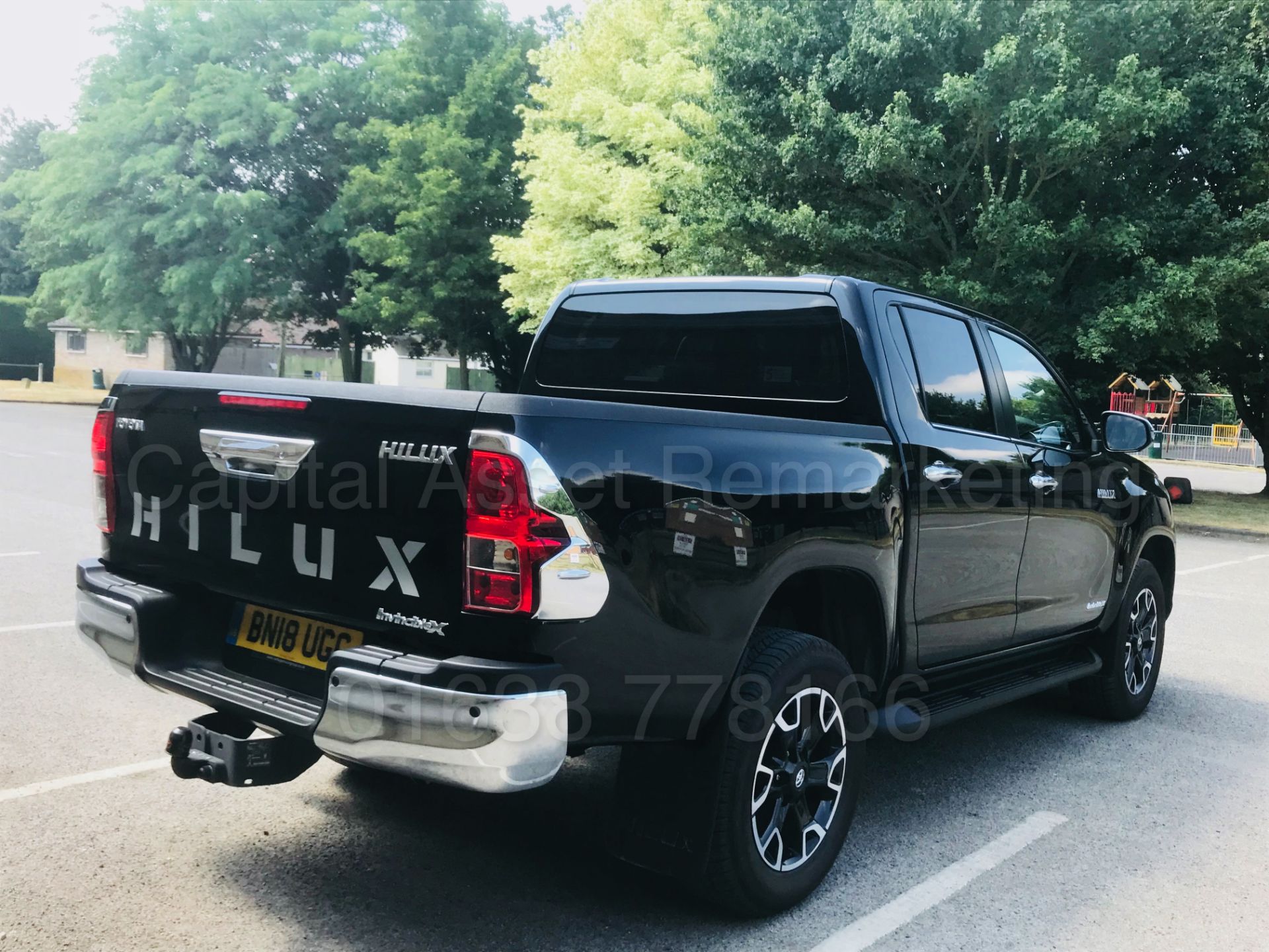 TOYOTA HILUX 'INVINCIBLE X' (2018) D/CAB PICK-UP 'D-4D - AUTO - LEATHER - SAT NAV' *STOP/START* - Image 12 of 59