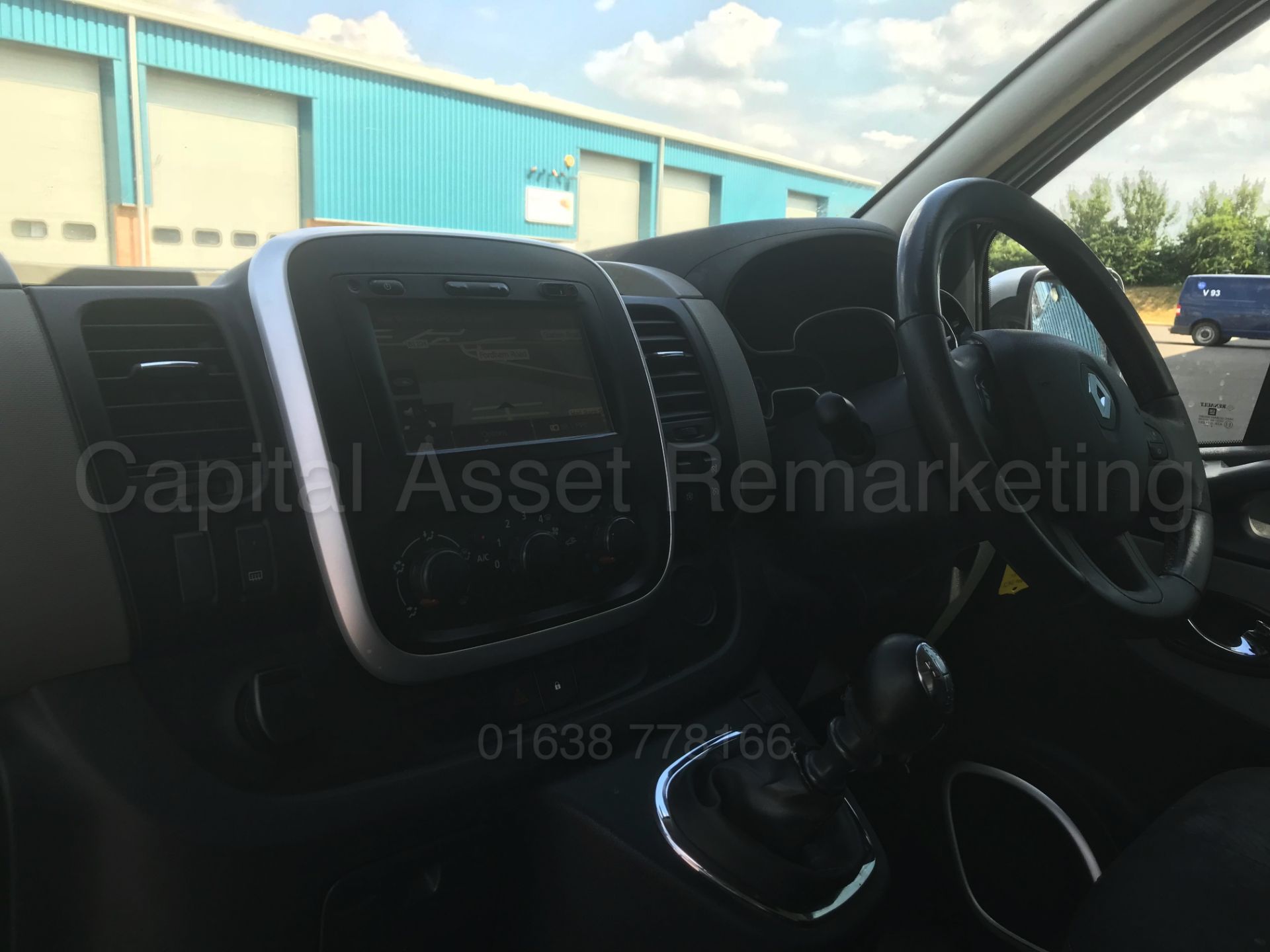 (On Sale) RENAULT TRAFIC *SPORT EDITION* (2015) '1.6 DCI -120 BHP - 6 SPEED' *SAT NAV - STOP/START* - Image 22 of 38