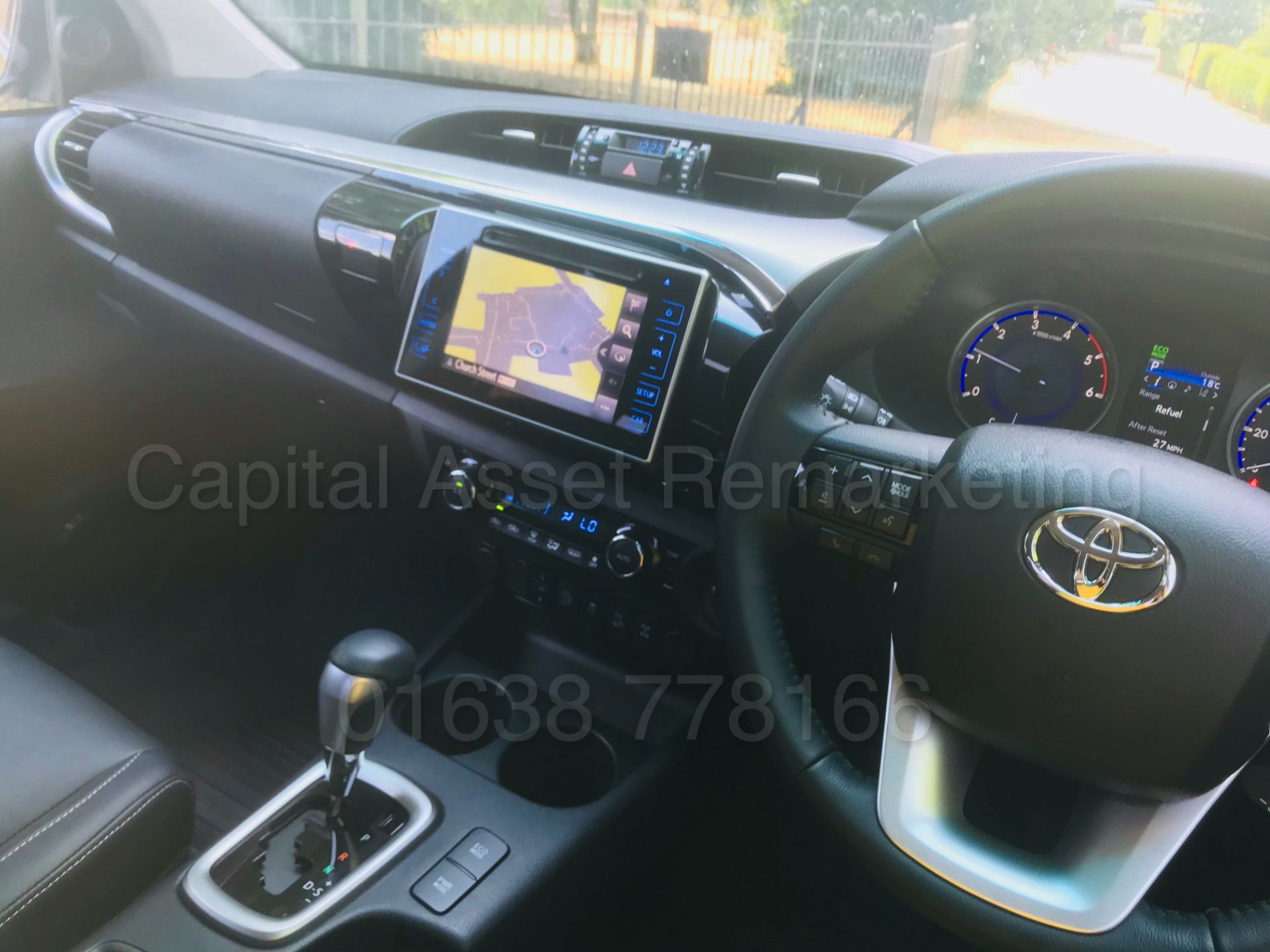 TOYOTA HILUX 'INVINCIBLE X' (2018) D/CAB PICK-UP 'D-4D - AUTO - LEATHER - SAT NAV' *STOP/START* - Image 48 of 59