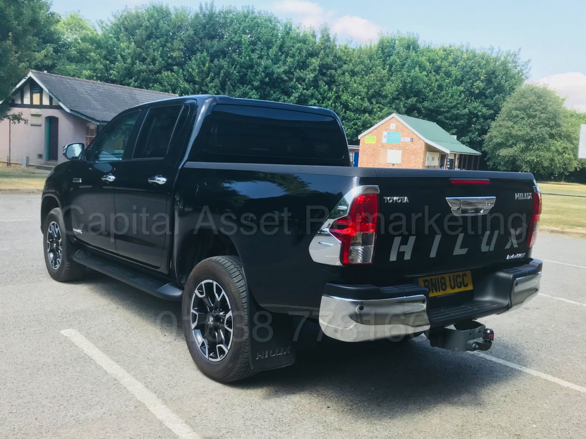 TOYOTA HILUX 'INVINCIBLE X' (2018) D/CAB PICK-UP 'D-4D - AUTO - LEATHER - SAT NAV' *STOP/START* - Image 10 of 59