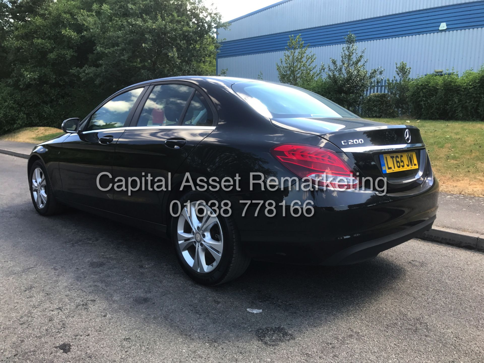 (ON SALE) MERCEDES C200 "SPECIAL EQUIPMENT" *2016 MODEL* 1 OWNER FSH - SAT NAV - LEATHER *NO VAT* - Image 4 of 23