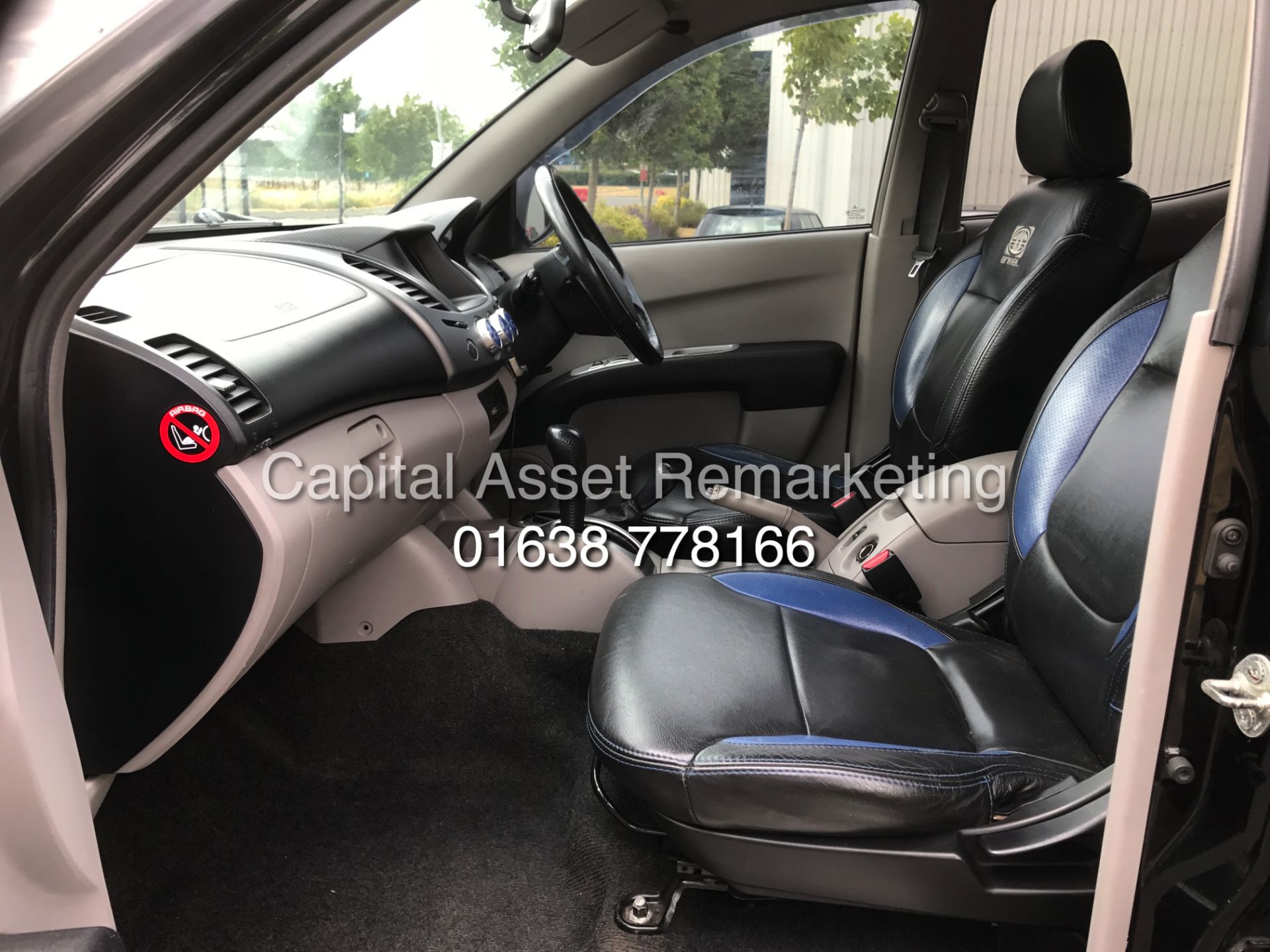 MITSUBISHI L200 "ANIMAL - BLACK EDITION" 2.5DI-D AUTO - D/C PICK UP - LEATHER - MASSIVE SPEC *LOOK* - Image 13 of 19