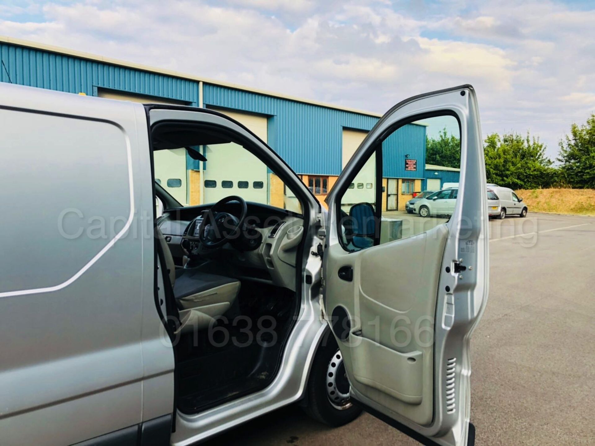 (On Sale) VAUXHALL VIVARO 2900 'LWB - PANEL VAN' (2008) '2.0 CDTI - 115 BHP - 6 SPEED' **AIR CON** - Image 11 of 23