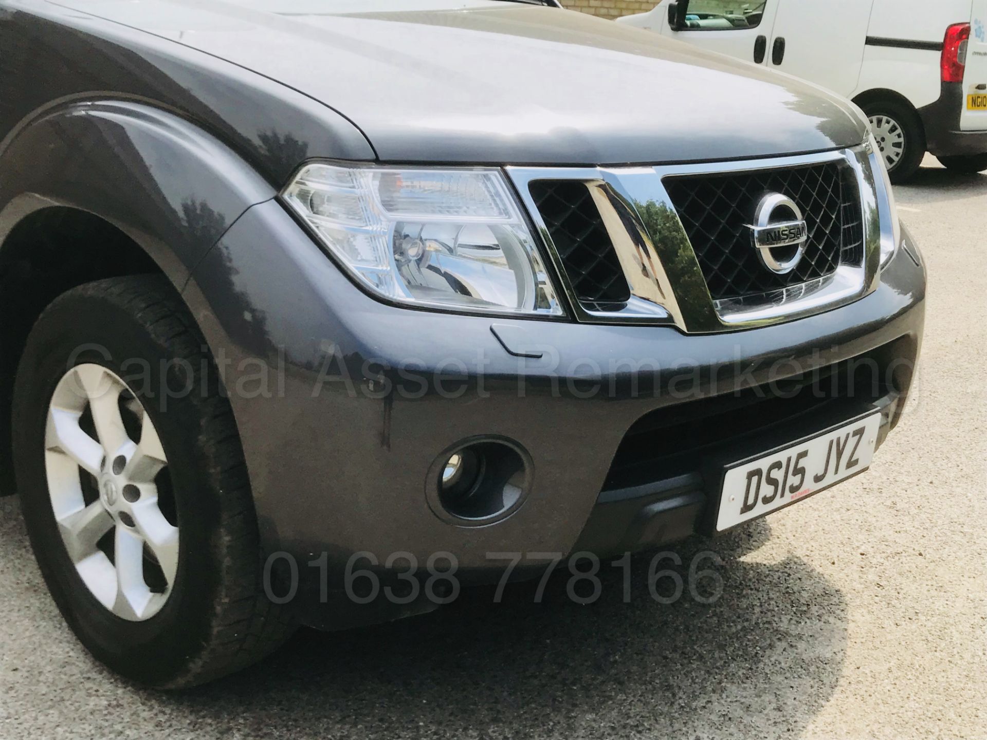 NISSAN NAVARA *TEKNA* D/CAB PICK-UP (2015) '2.5 DCI - 6 SPEED' (1 OWNER - FULL HISTORY) - Image 15 of 49