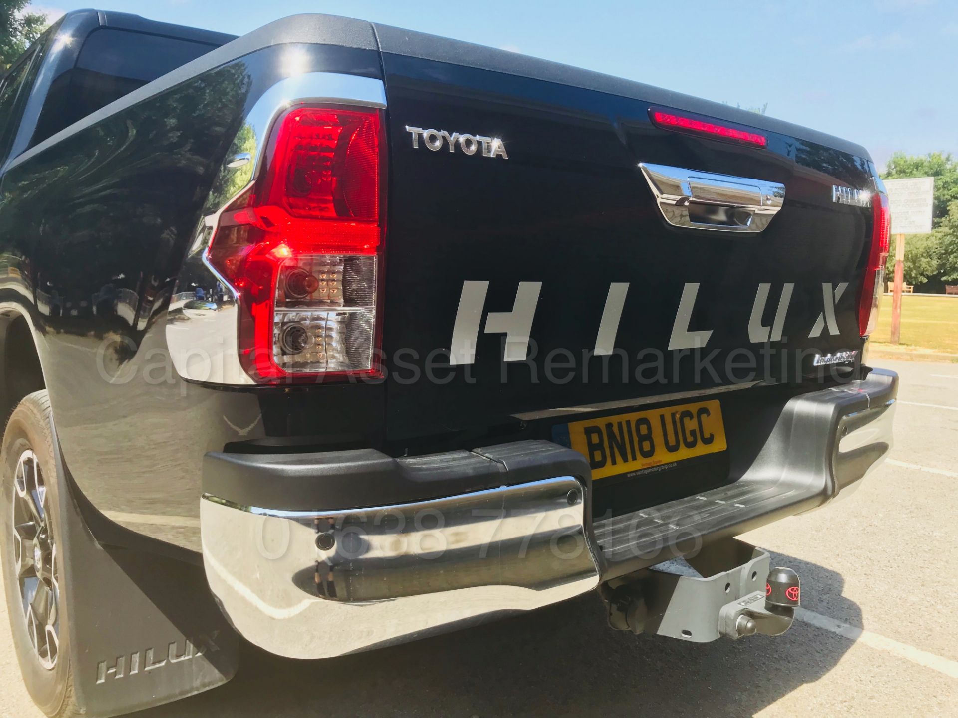 TOYOTA HILUX 'INVINCIBLE X' (2018) D/CAB PICK-UP 'D-4D - AUTO - LEATHER - SAT NAV' *STOP/START* - Image 17 of 59