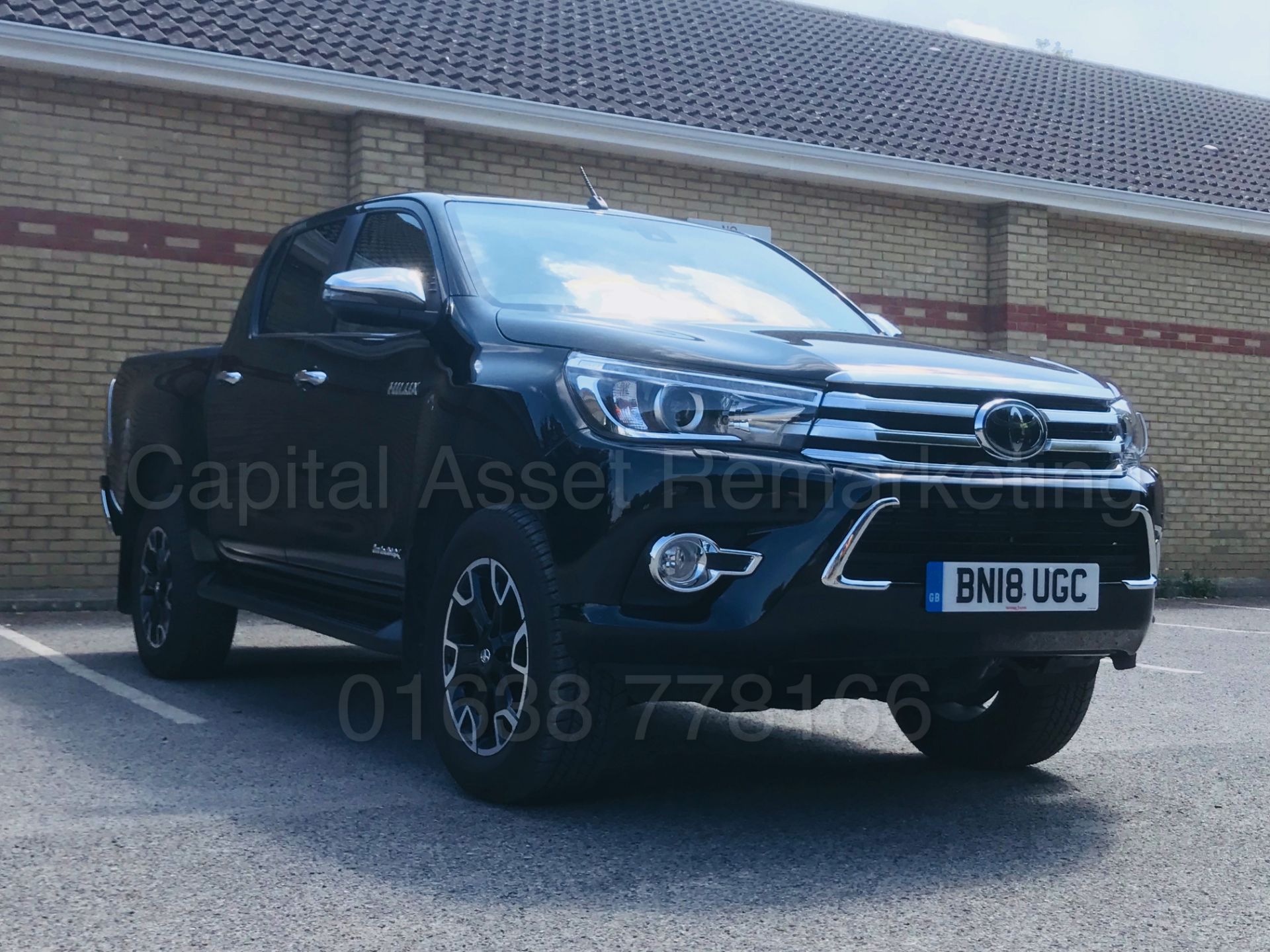 TOYOTA HILUX 'INVINCIBLE X' (2018) D/CAB PICK-UP 'D-4D - AUTO - LEATHER - SAT NAV' *STOP/START* - Image 3 of 59