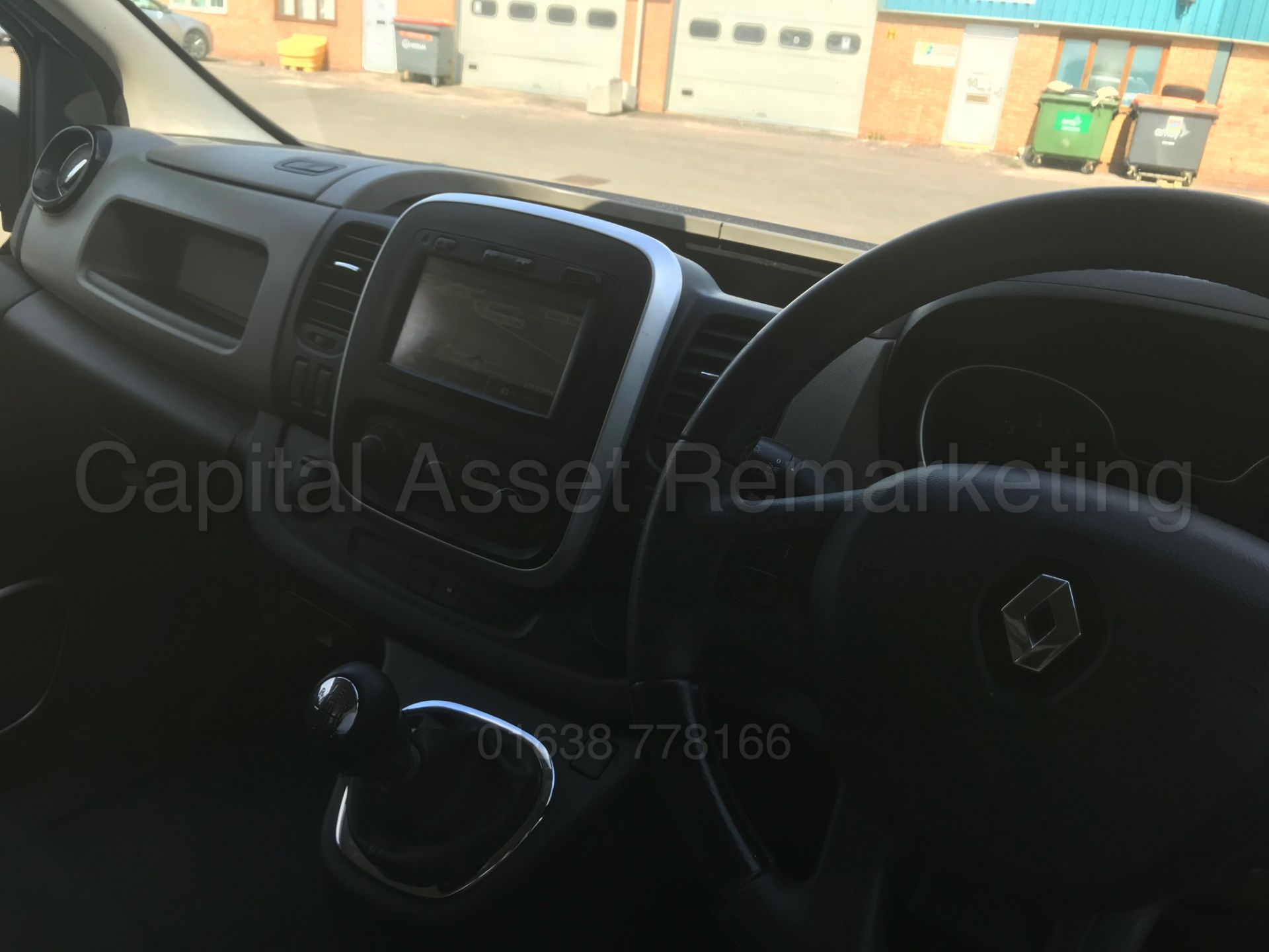 (On Sale) RENAULT TRAFIC *SPORT EDITION* (2015) '1.6 DCI -120 BHP - 6 SPEED' *SAT NAV - STOP/START* - Image 31 of 38