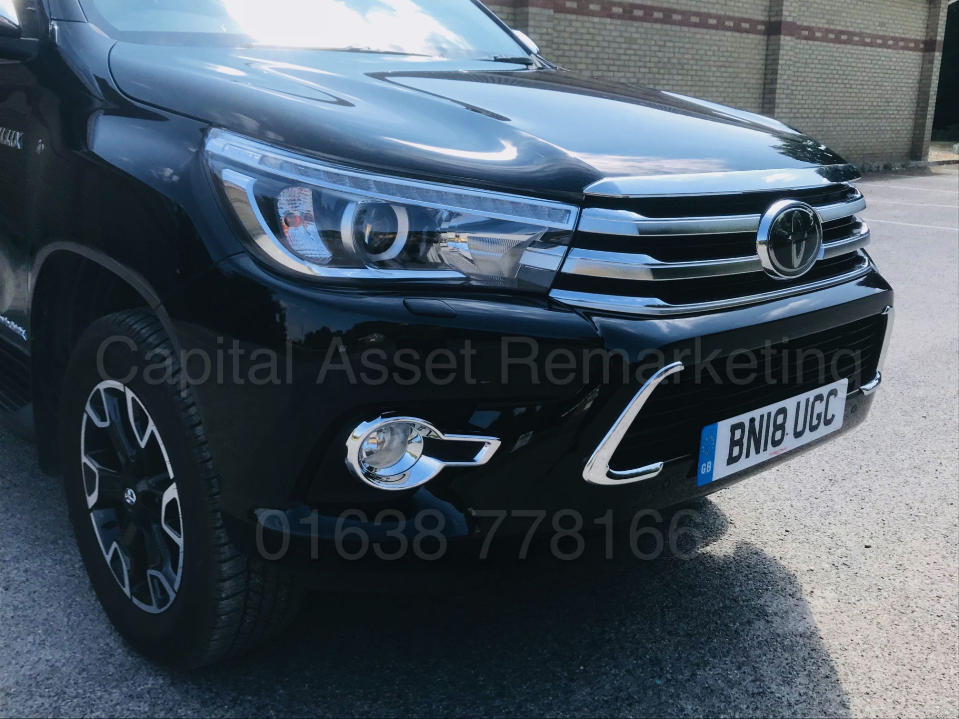 TOYOTA HILUX 'INVINCIBLE X' (2018) D/CAB PICK-UP 'D-4D - AUTO - LEATHER - SAT NAV' *STOP/START* - Image 15 of 59