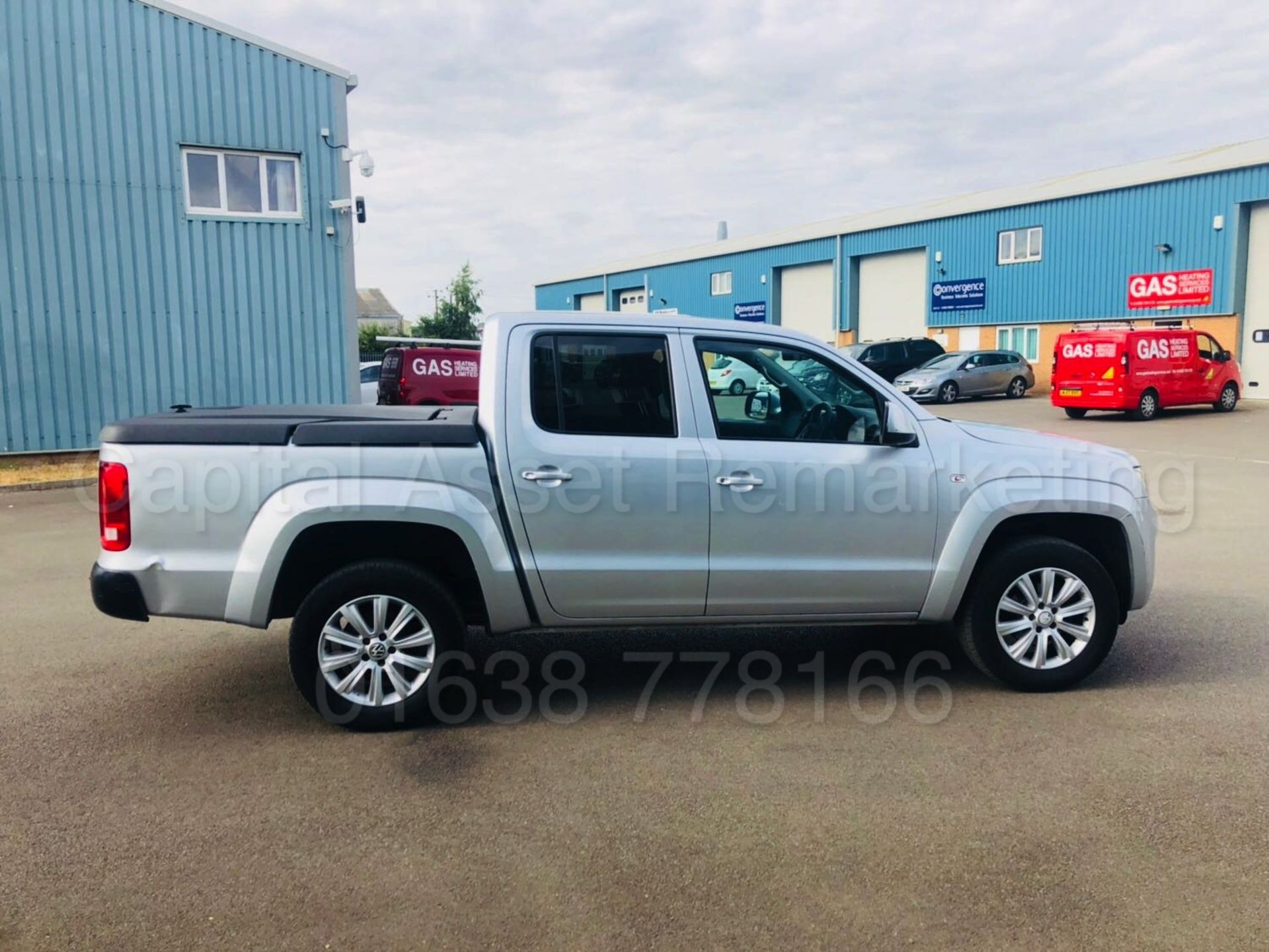 VOLKSWAGEN AMAROK **TREND-LINE** D/CAB PICK-UP (2011) '2.0 TDI - 163 BHP - 6 SPEED' *4 MOTION* - Image 12 of 33