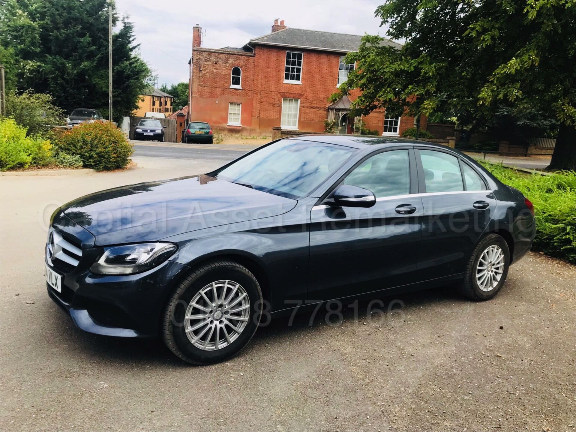 MERCEDES-BENZ C220D *EXECUTIVE EDITION*' (2015 MODEL) 'STOP / START - LEATHER - SAT NAV' (1 OWNER) - Image 22 of 36