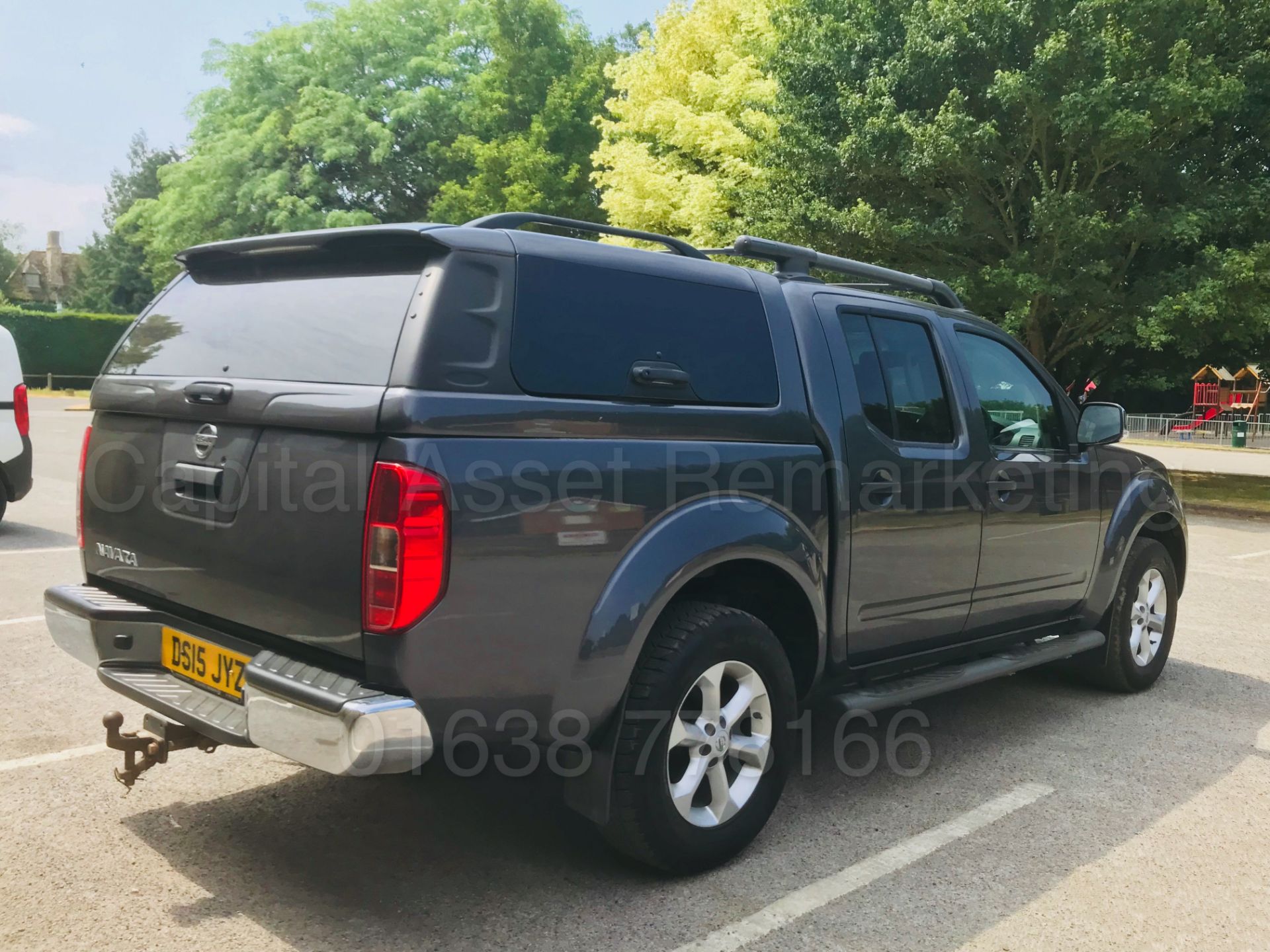 NISSAN NAVARA *TEKNA* D/CAB PICK-UP (2015) '2.5 DCI - 6 SPEED' (1 OWNER - FULL HISTORY) - Image 9 of 49