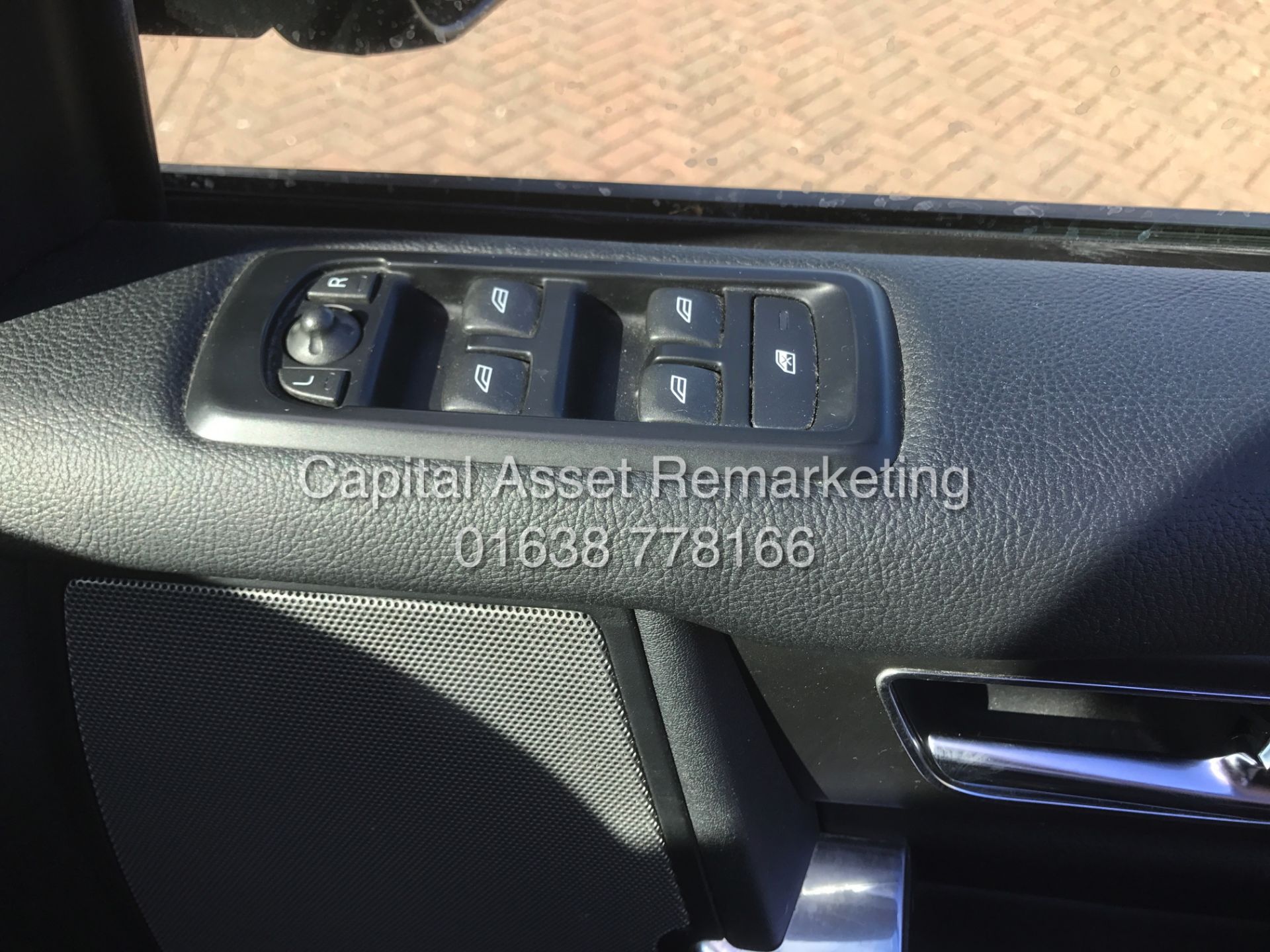 ON SALE LAND ROVER DISCOVERY 4 "3.0SDV6 - AUTO"COMMERCIAL (2014 MODEL) HUGE SPEC - SAT NAV -LEATHER - Image 28 of 31