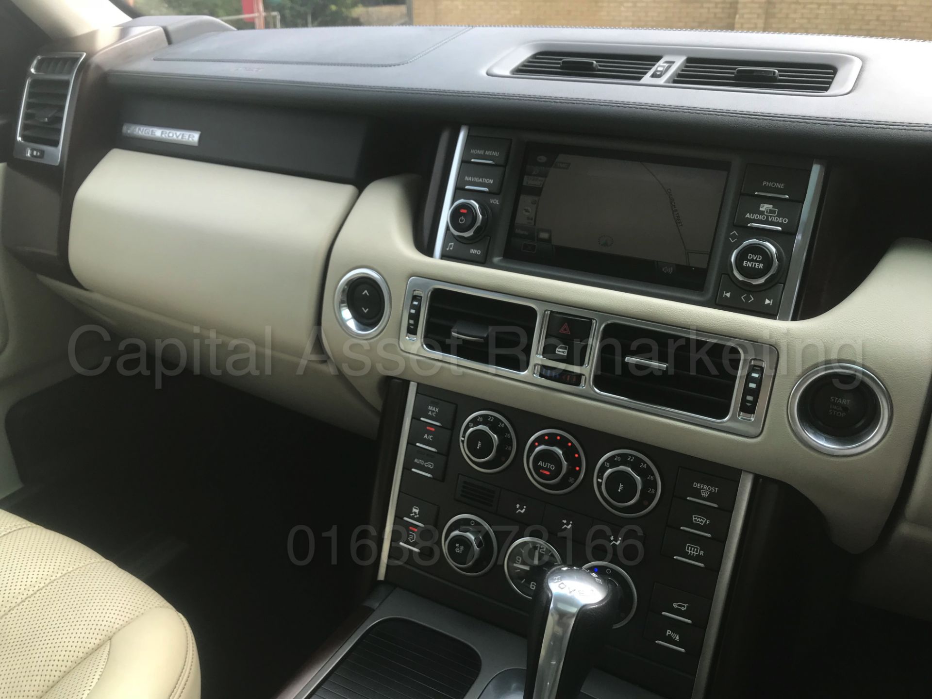 RANGE ROVER VOGUE **SE EDITION** (2010 - FACELIFT EDITION) 'TDV8 - 268 BHP - AUTO' **FULLY LOADED** - Image 52 of 62