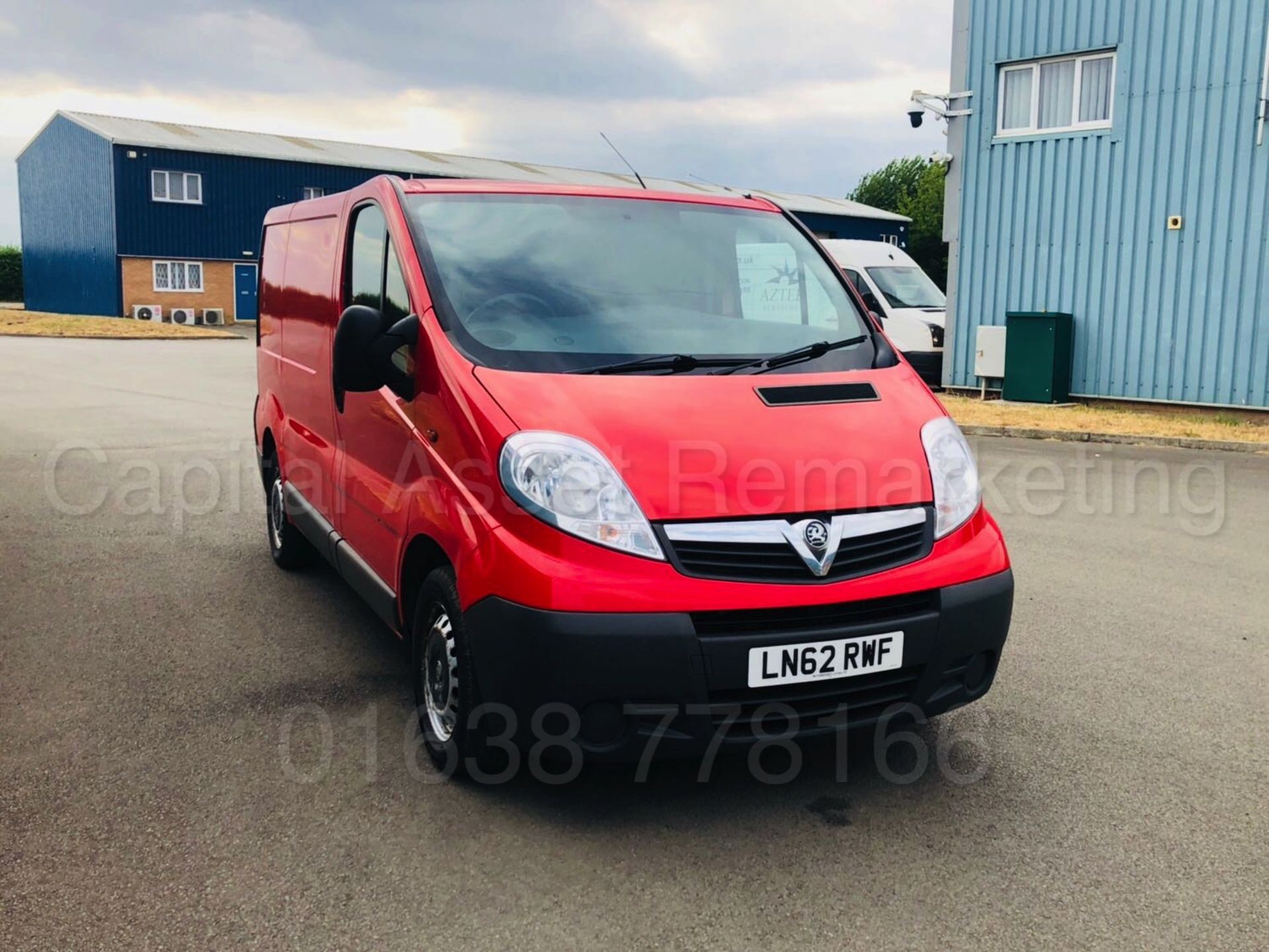 VAUXHALL VIVARO 2700 'SWB - PANEL VAN' (2013 MODEL) '2.0 CDTI - 115 BHP - 6 SPEED' **AIR CON** - Image 4 of 32