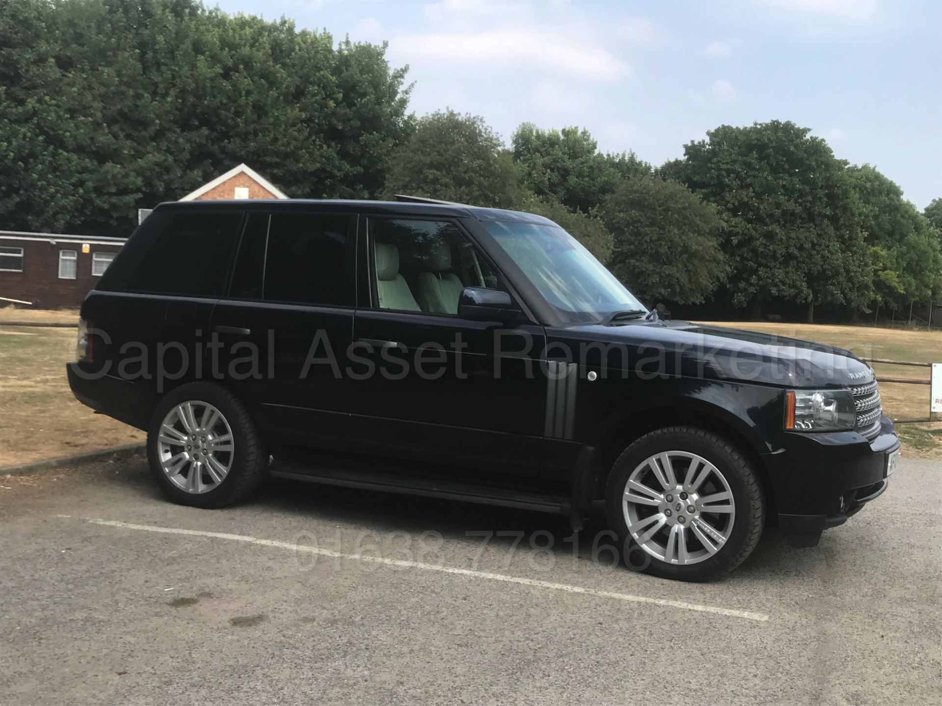 RANGE ROVER VOGUE **SE EDITION** (2010 - FACELIFT EDITION) 'TDV8 - 268 BHP - AUTO' **FULLY LOADED** - Image 13 of 62