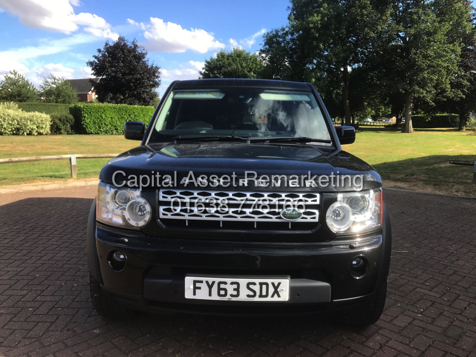 ON SALE LAND ROVER DISCOVERY 4 "3.0SDV6 - AUTO"COMMERCIAL (2014 MODEL) HUGE SPEC - SAT NAV -LEATHER - Image 4 of 31